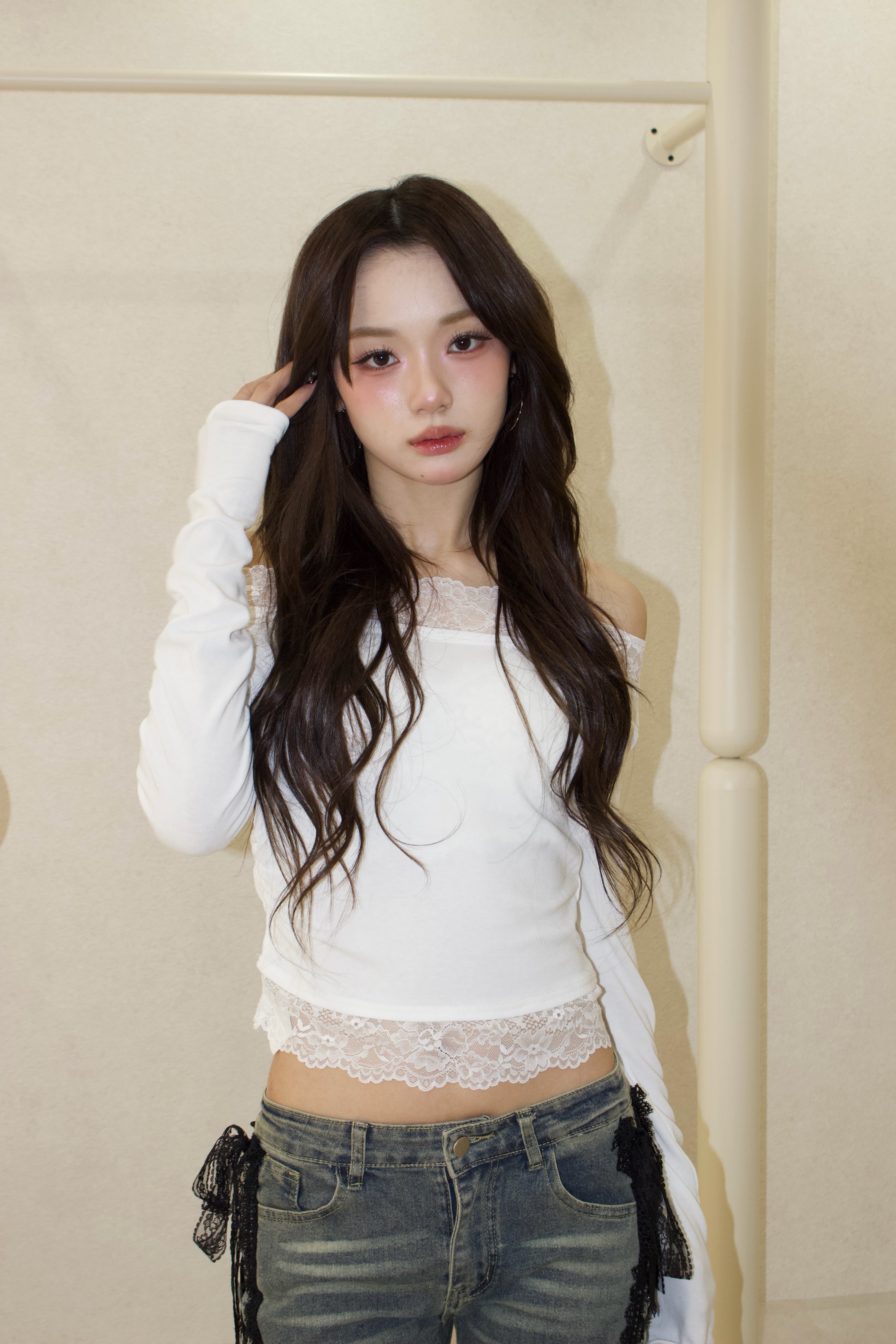 muse en lace off-shoulder.