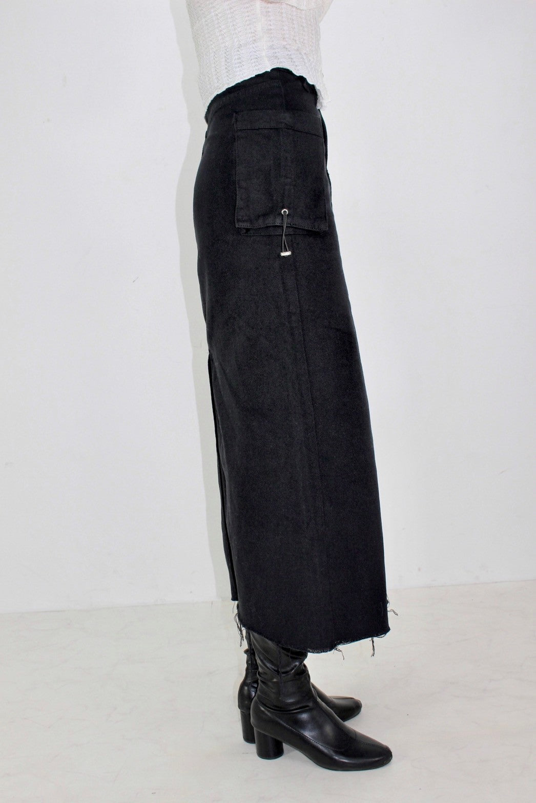 ring long skirt.