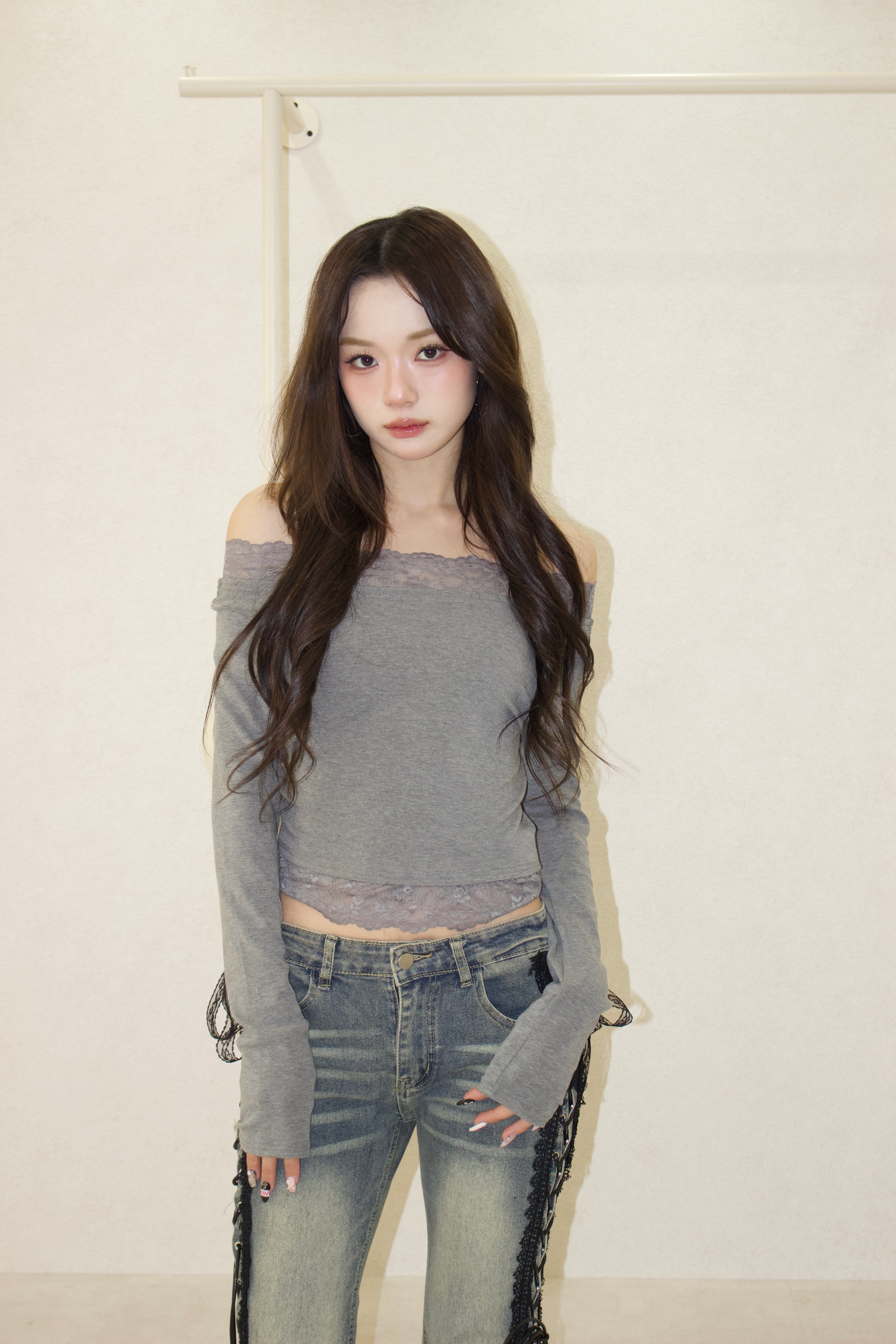 muse en lace off-shoulder.