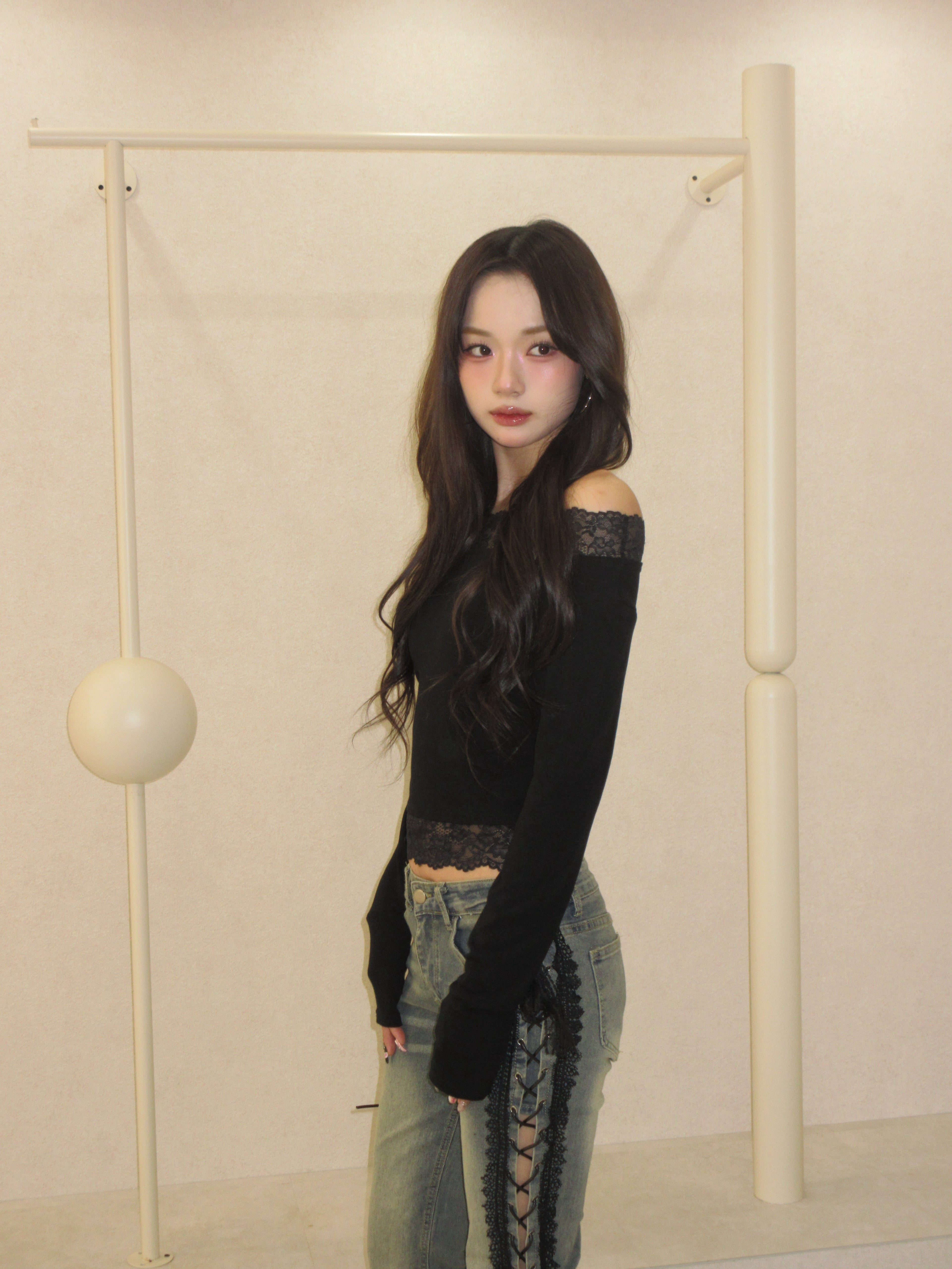 muse en lace off-shoulder.