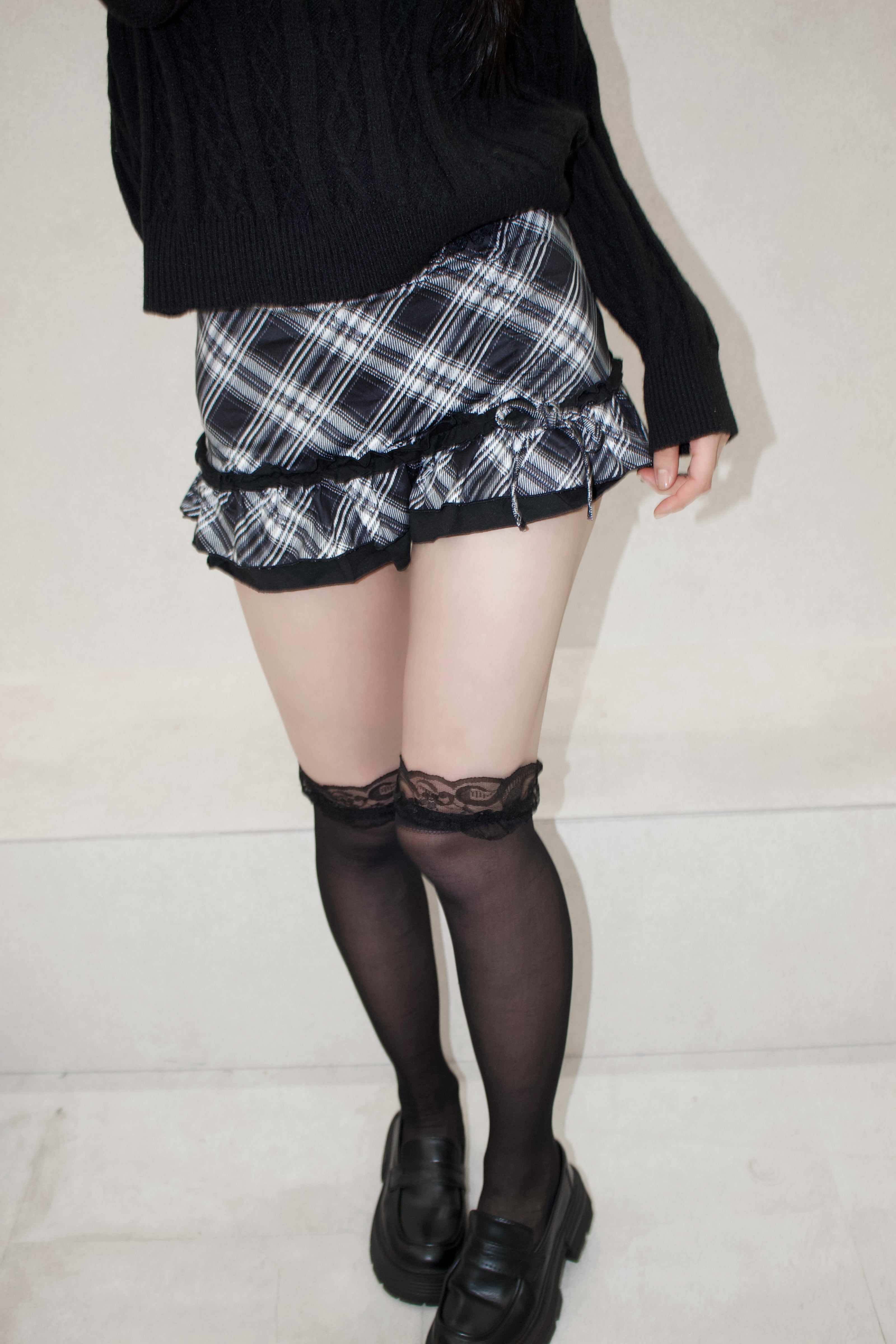 lace plaid skirt.