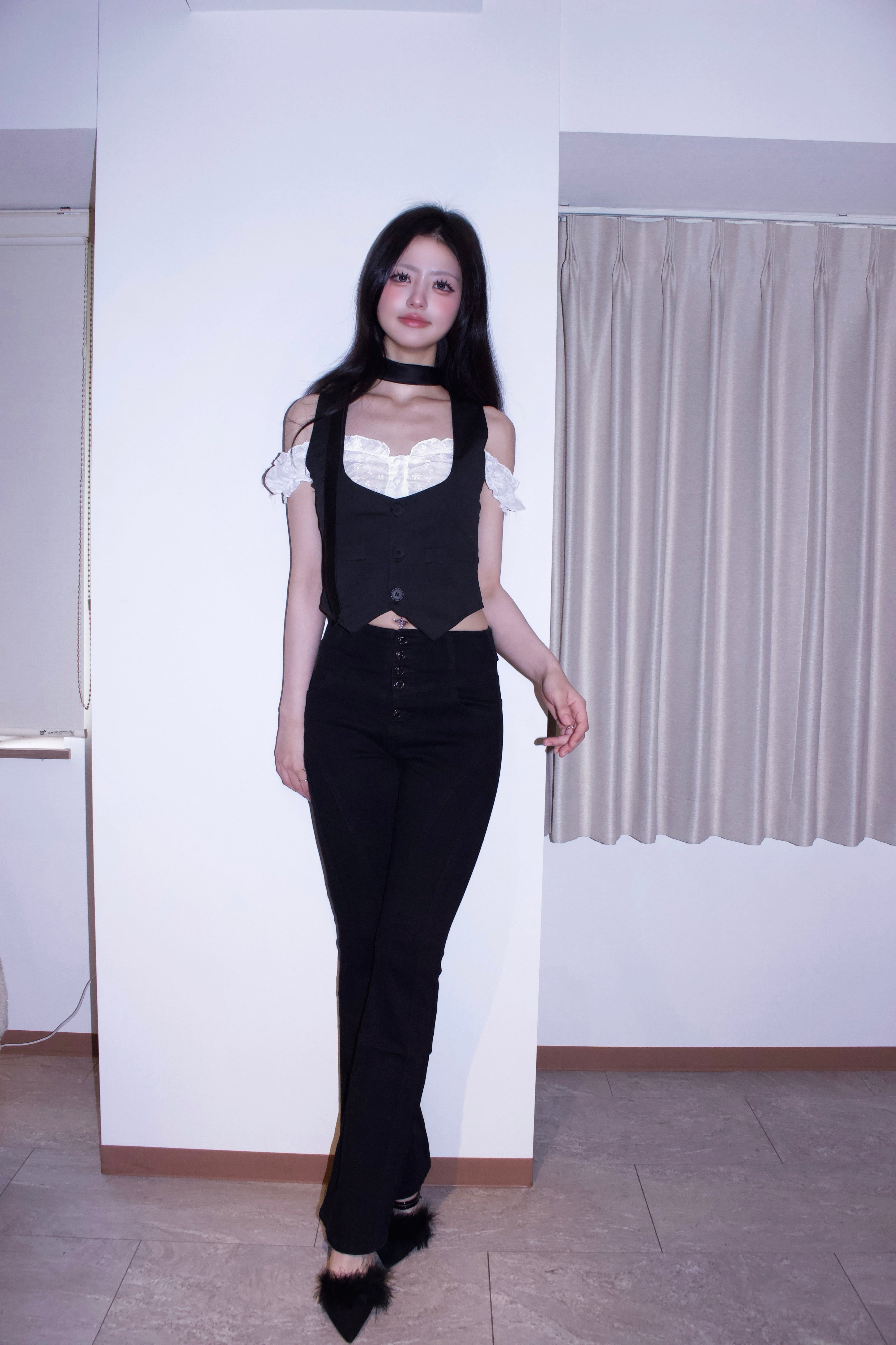 Sabrina melow tops.