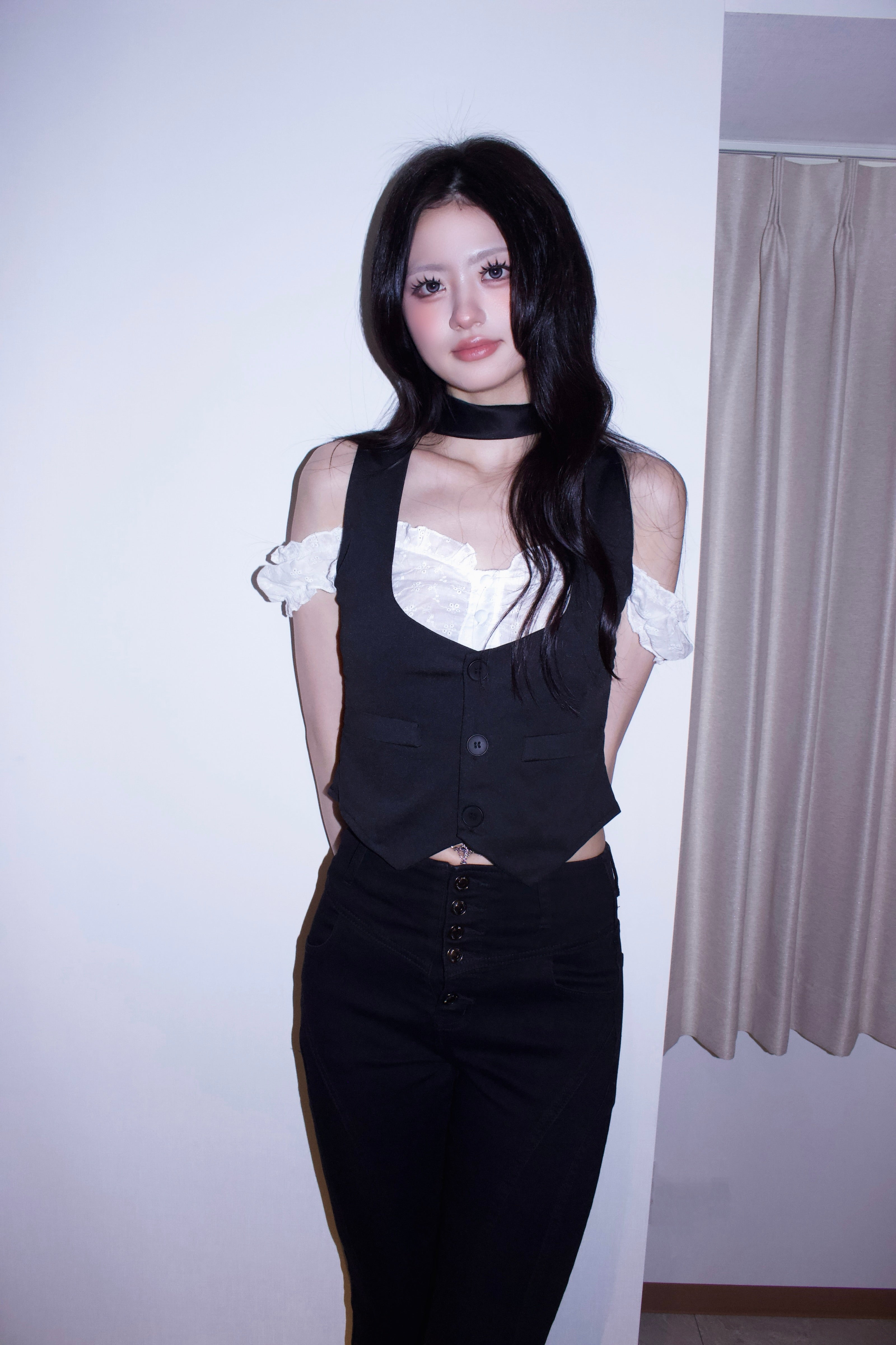 Sabrina melow tops.