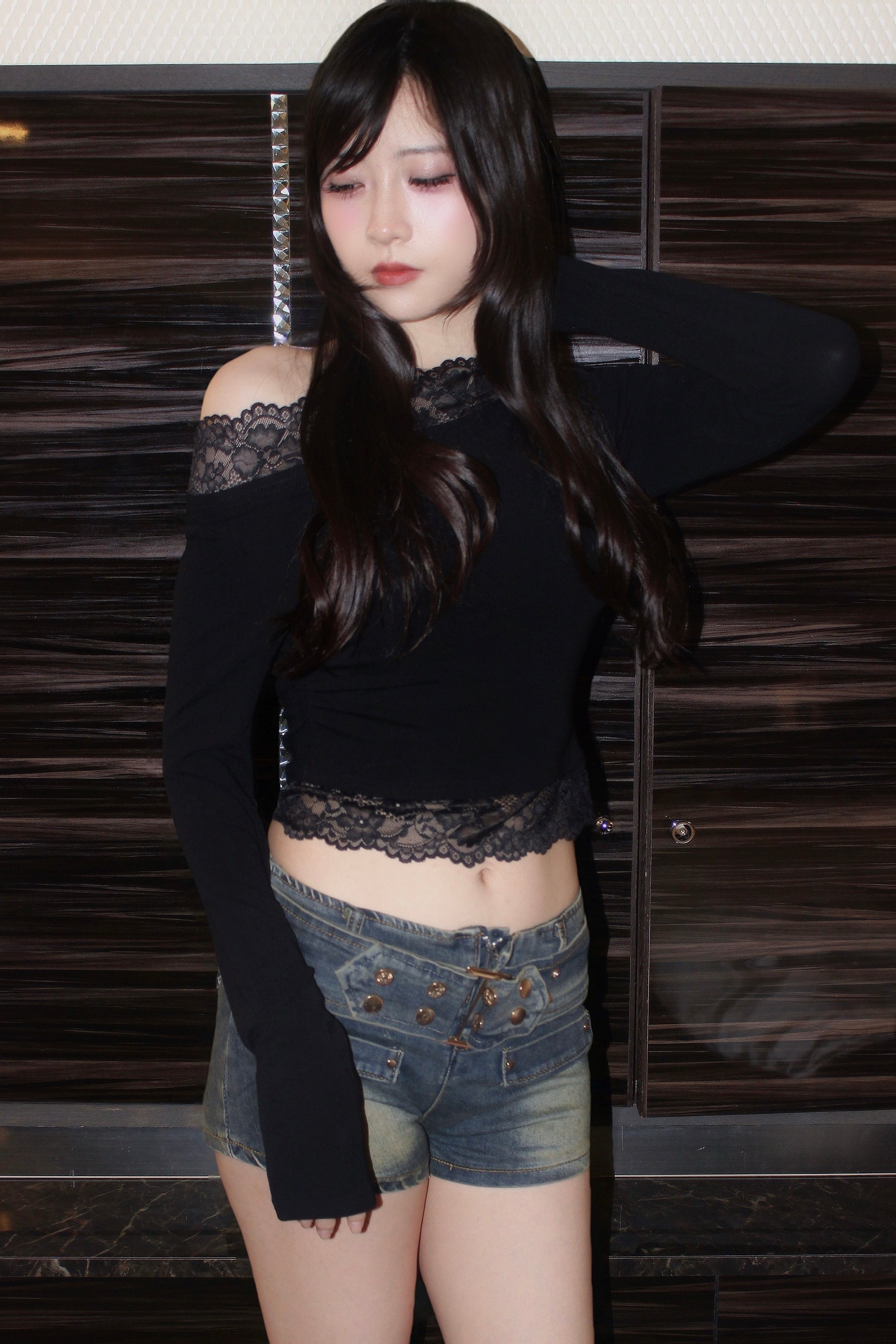 muse en lace one shoulder.