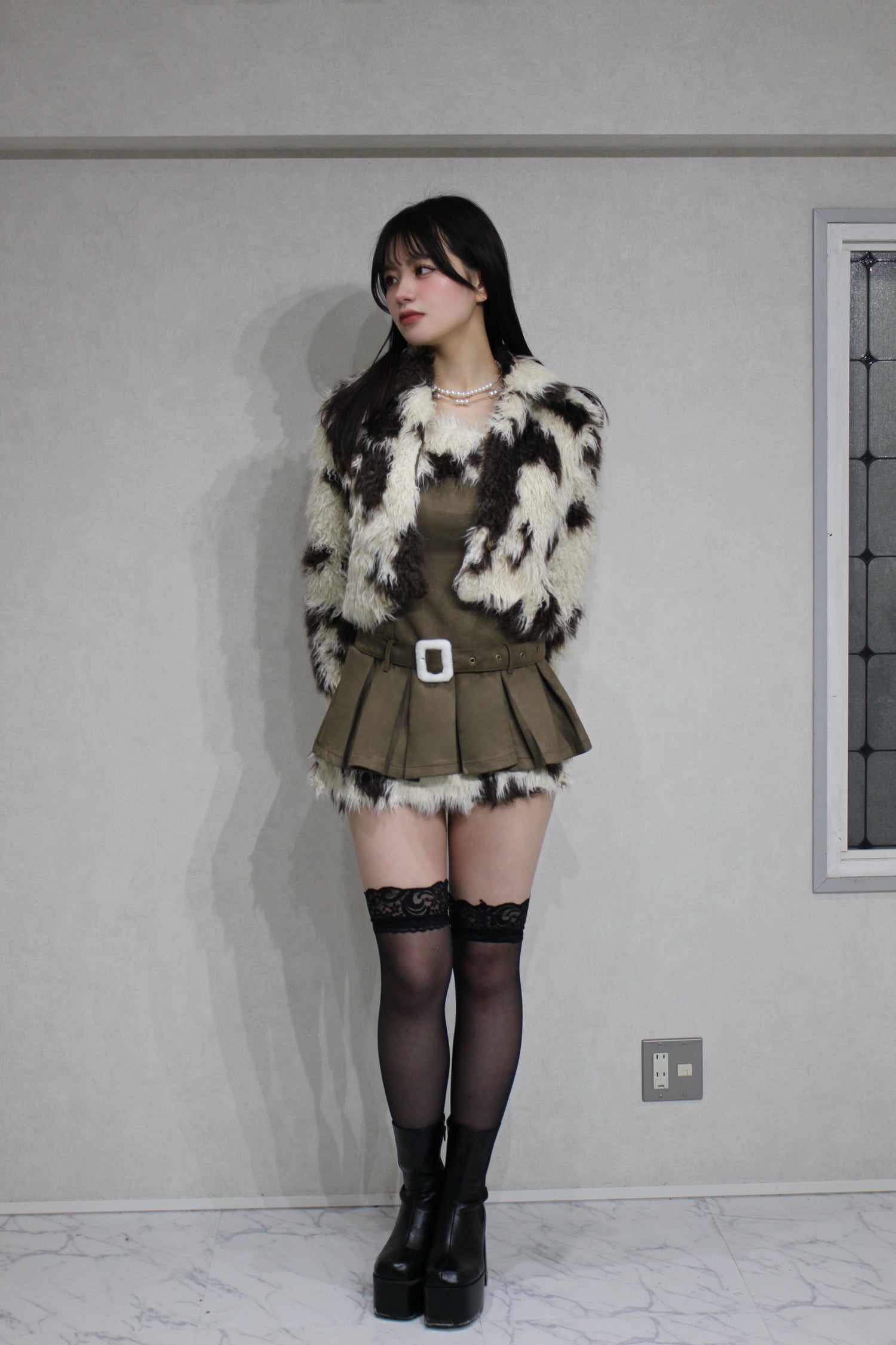 curly faux fur set-up.