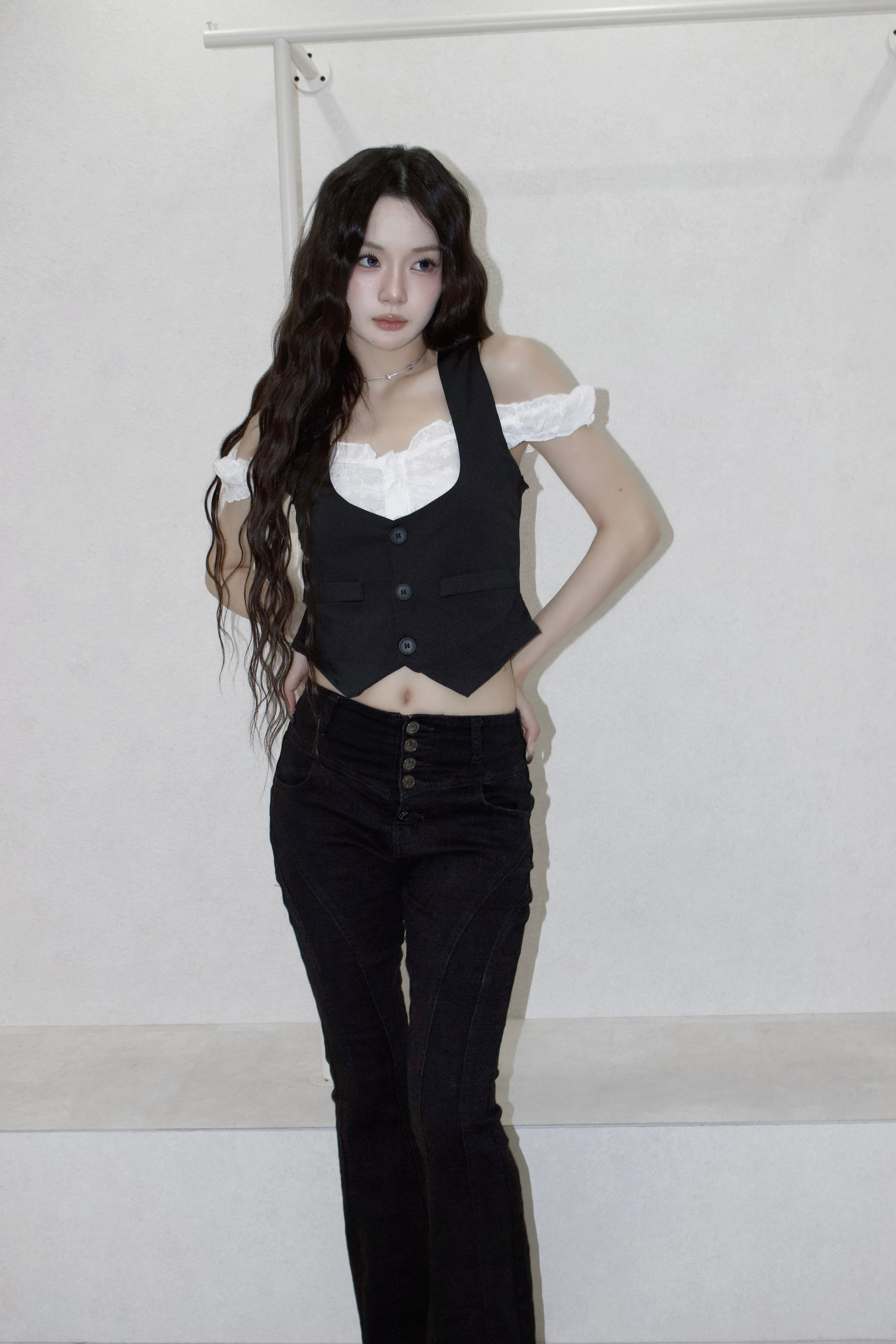 Sabrina melow tops.