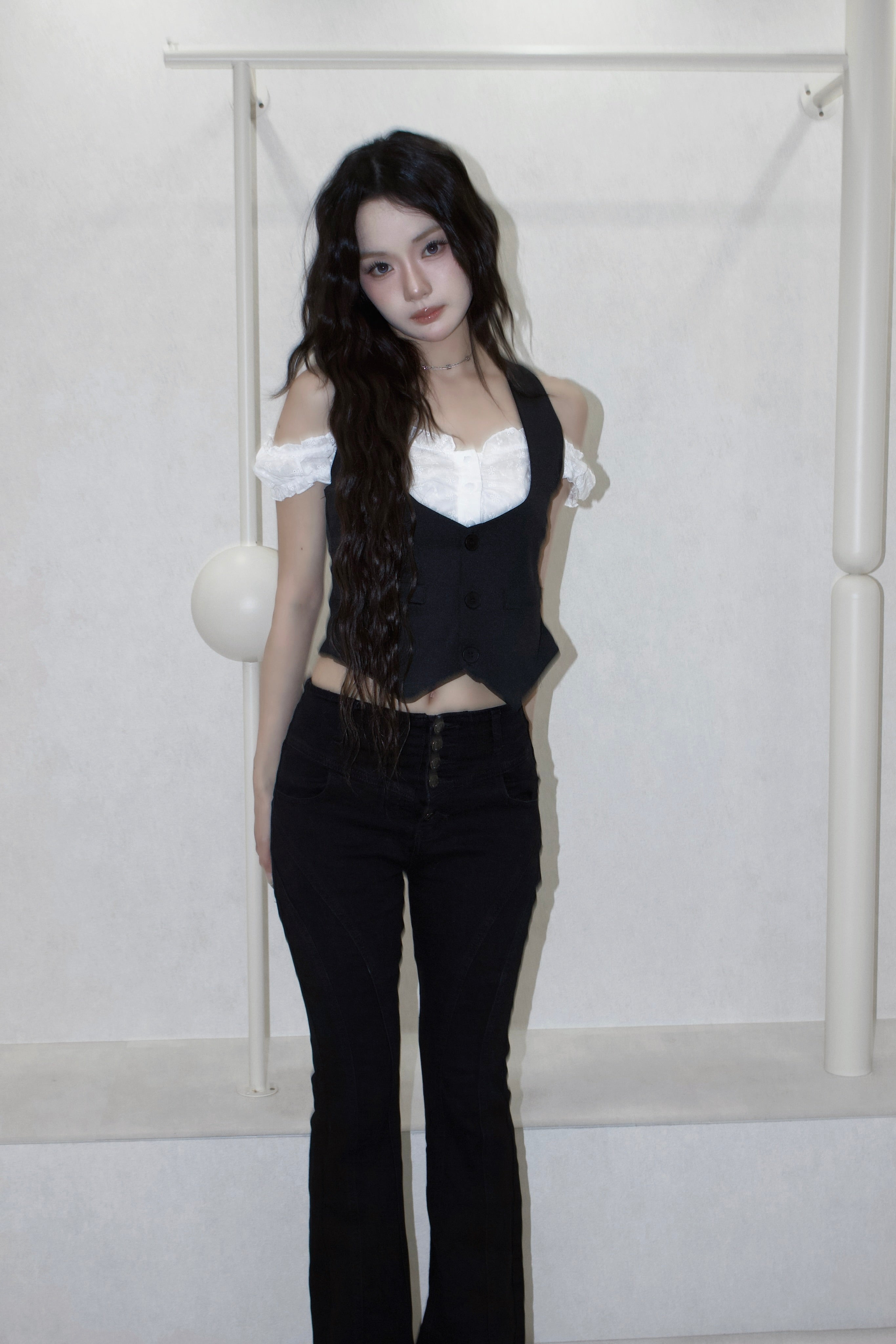 Sabrina melow tops.