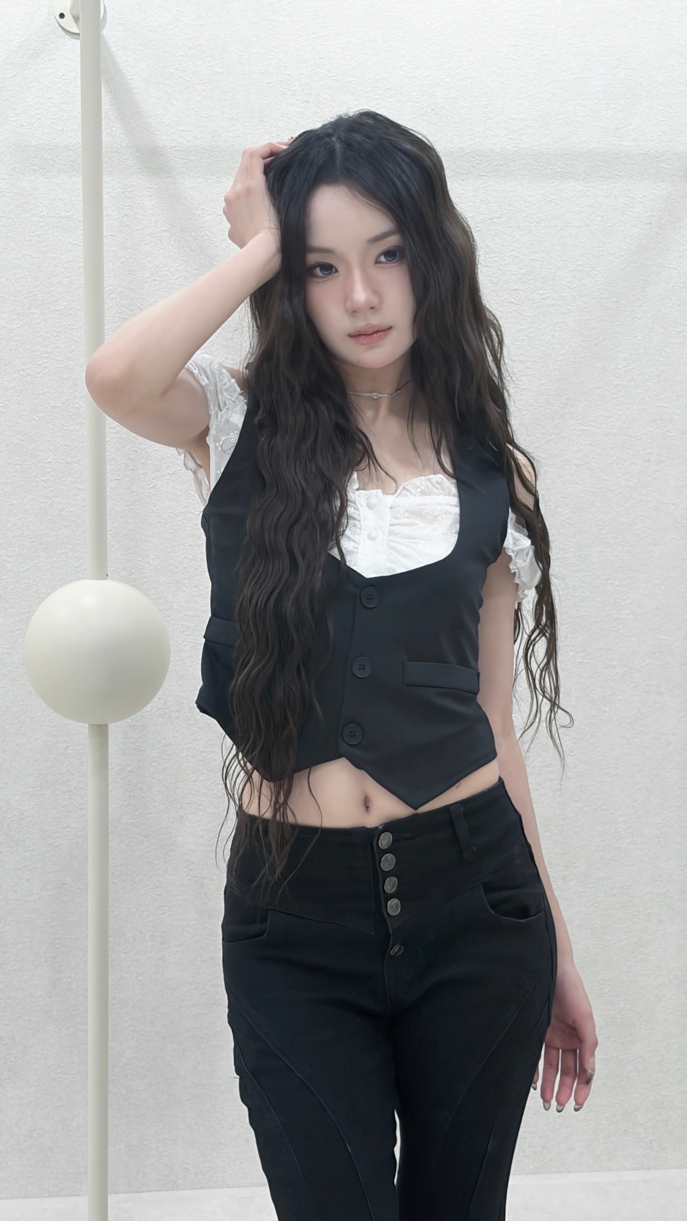 Sabrina melow tops.