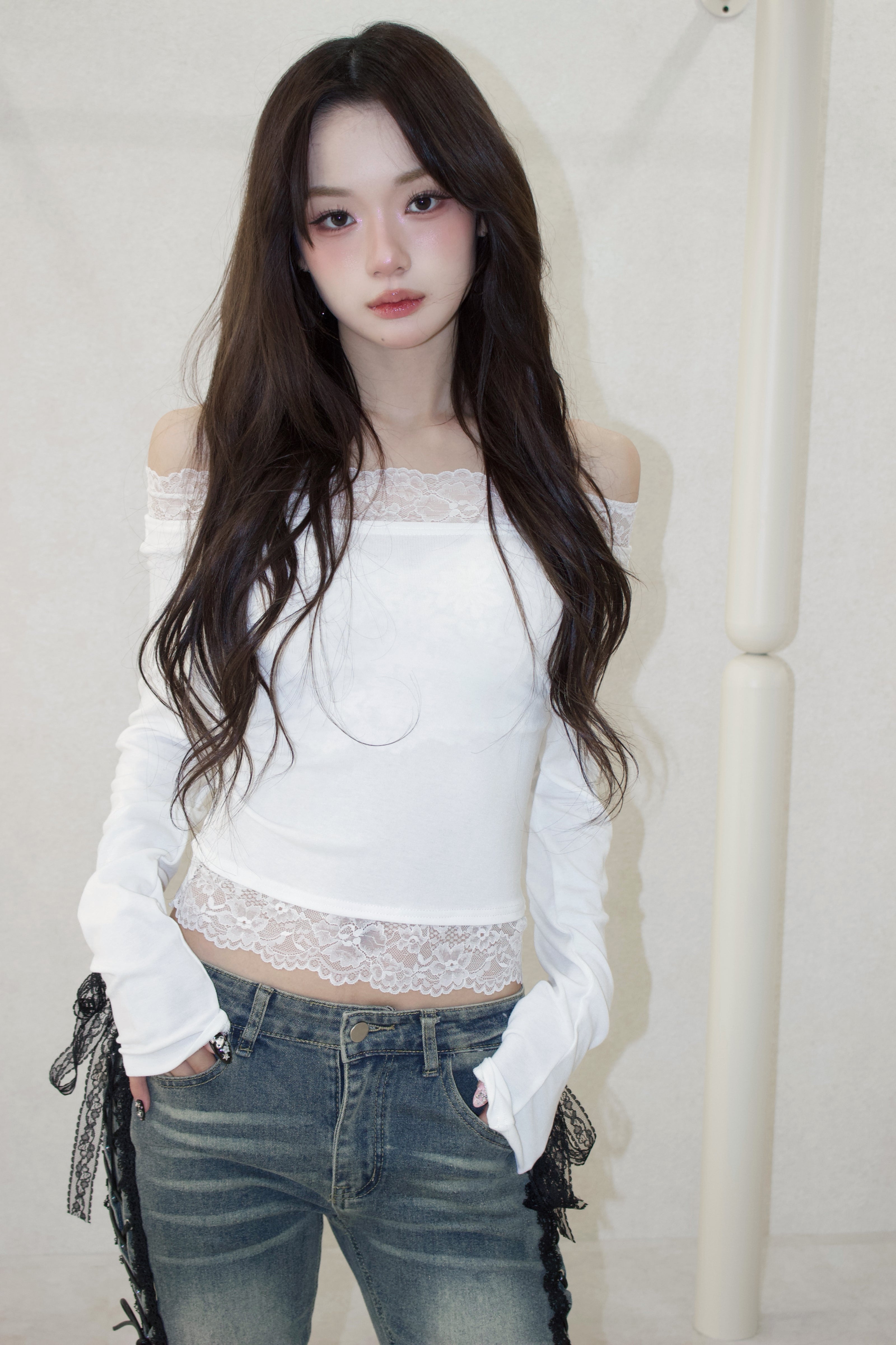 muse en lace off-shoulder.