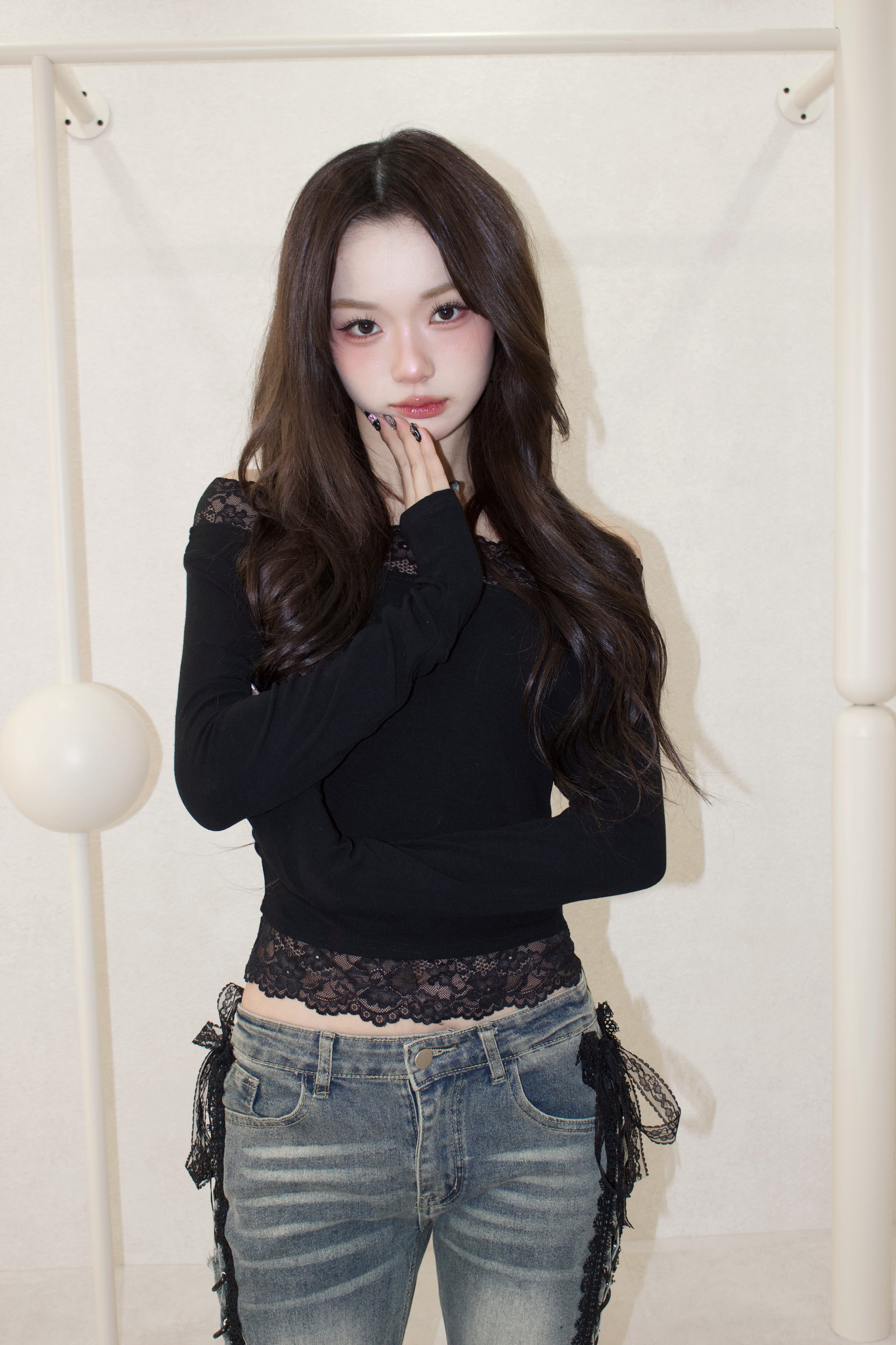 muse en lace off-shoulder.