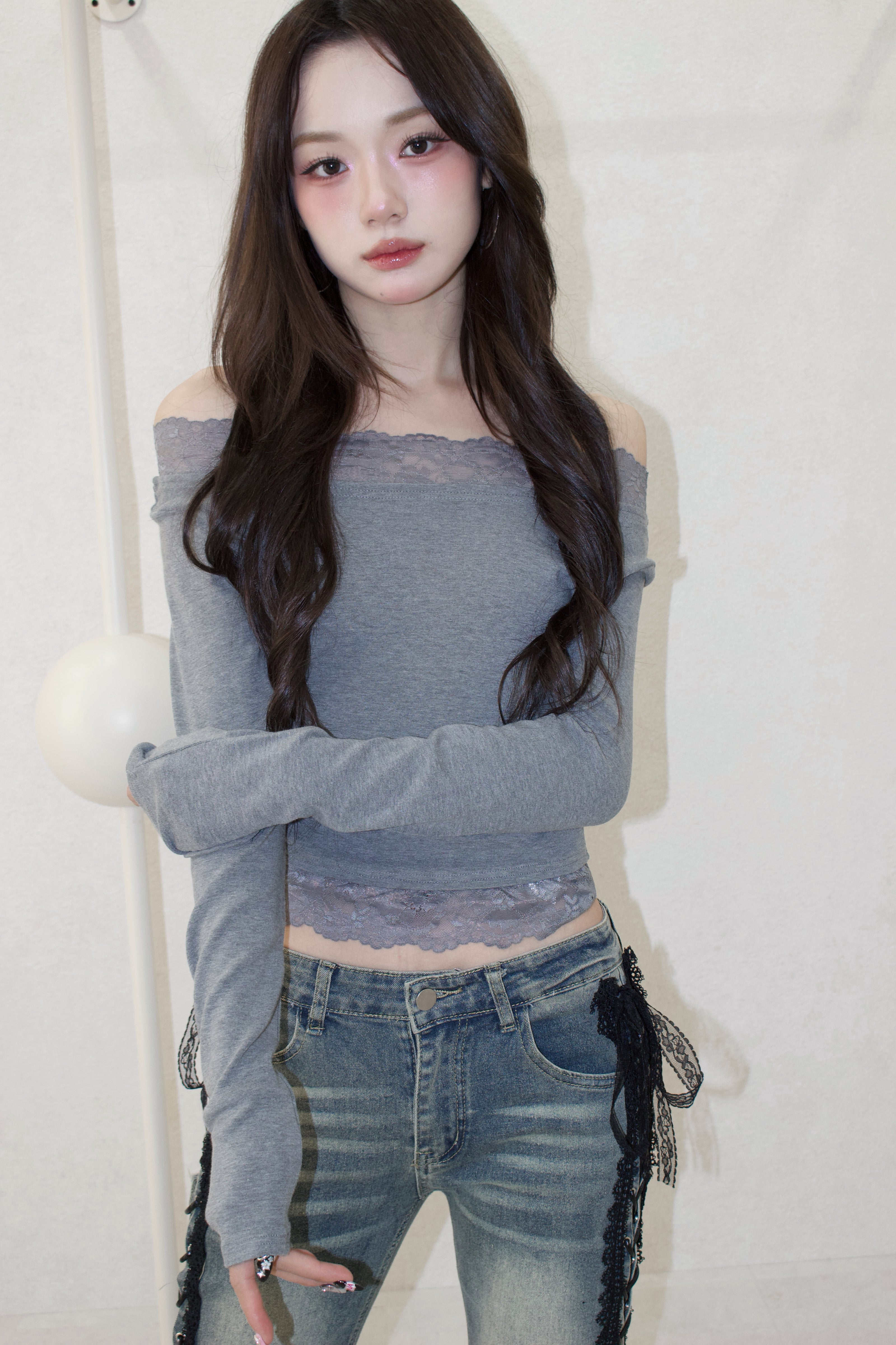 muse en lace off-shoulder.