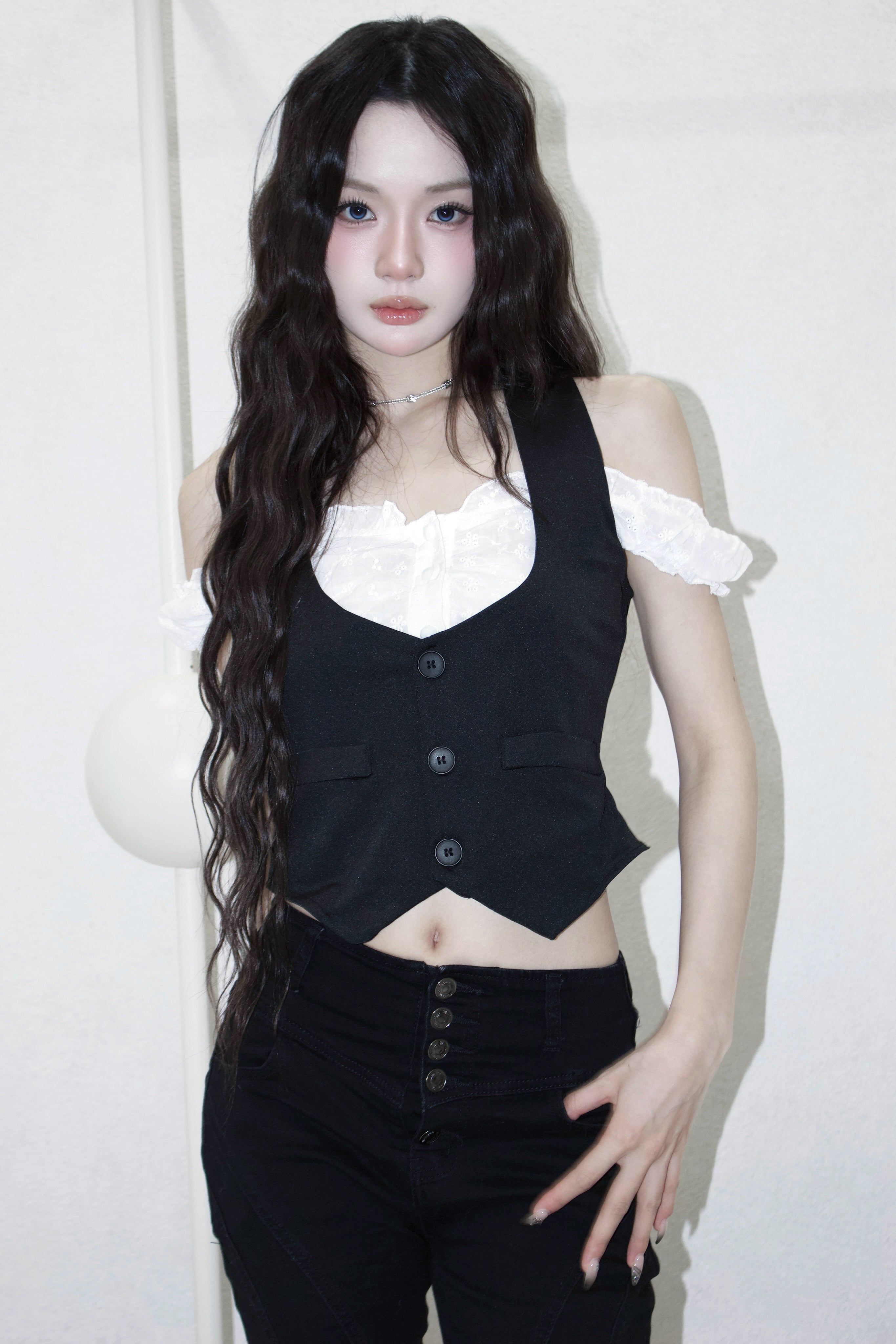 Sabrina melow tops.