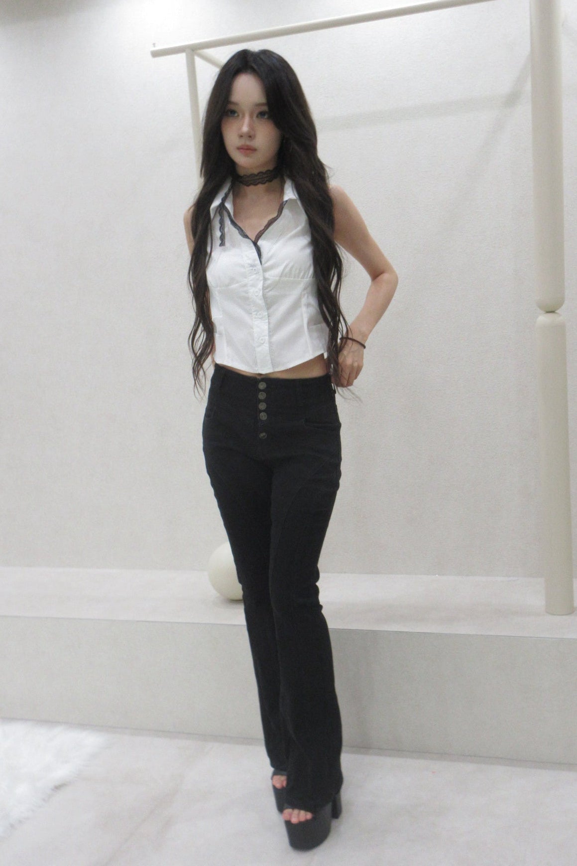 bicolor line shirt.