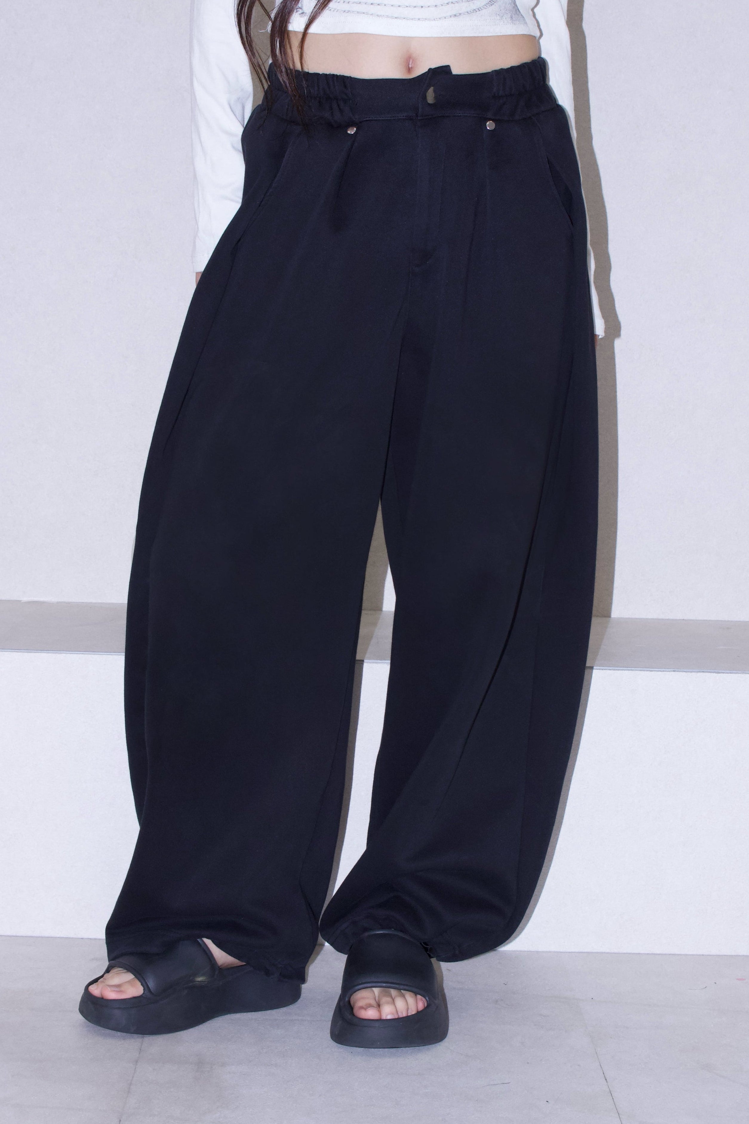 volume form pants.
