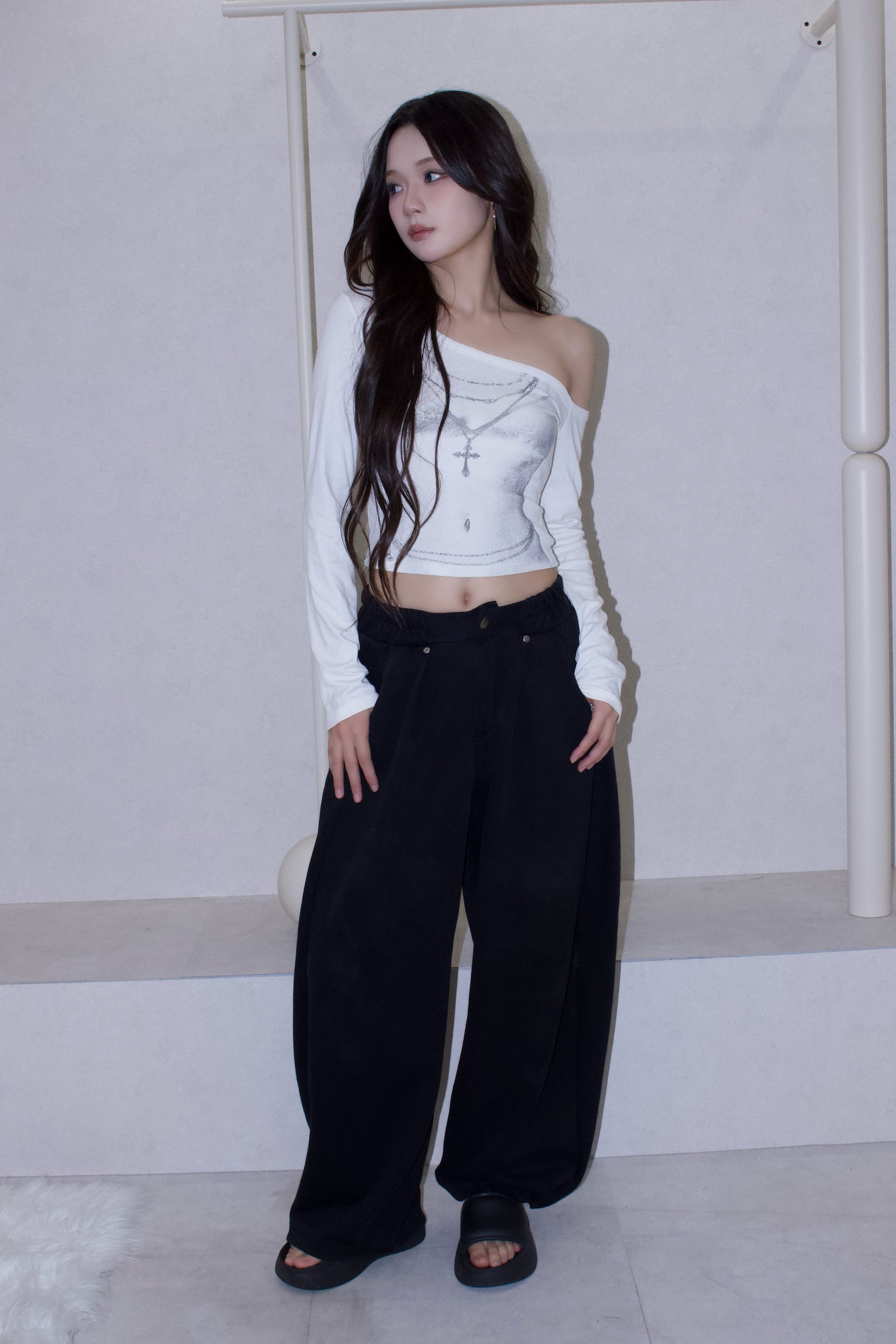 volume form pants.