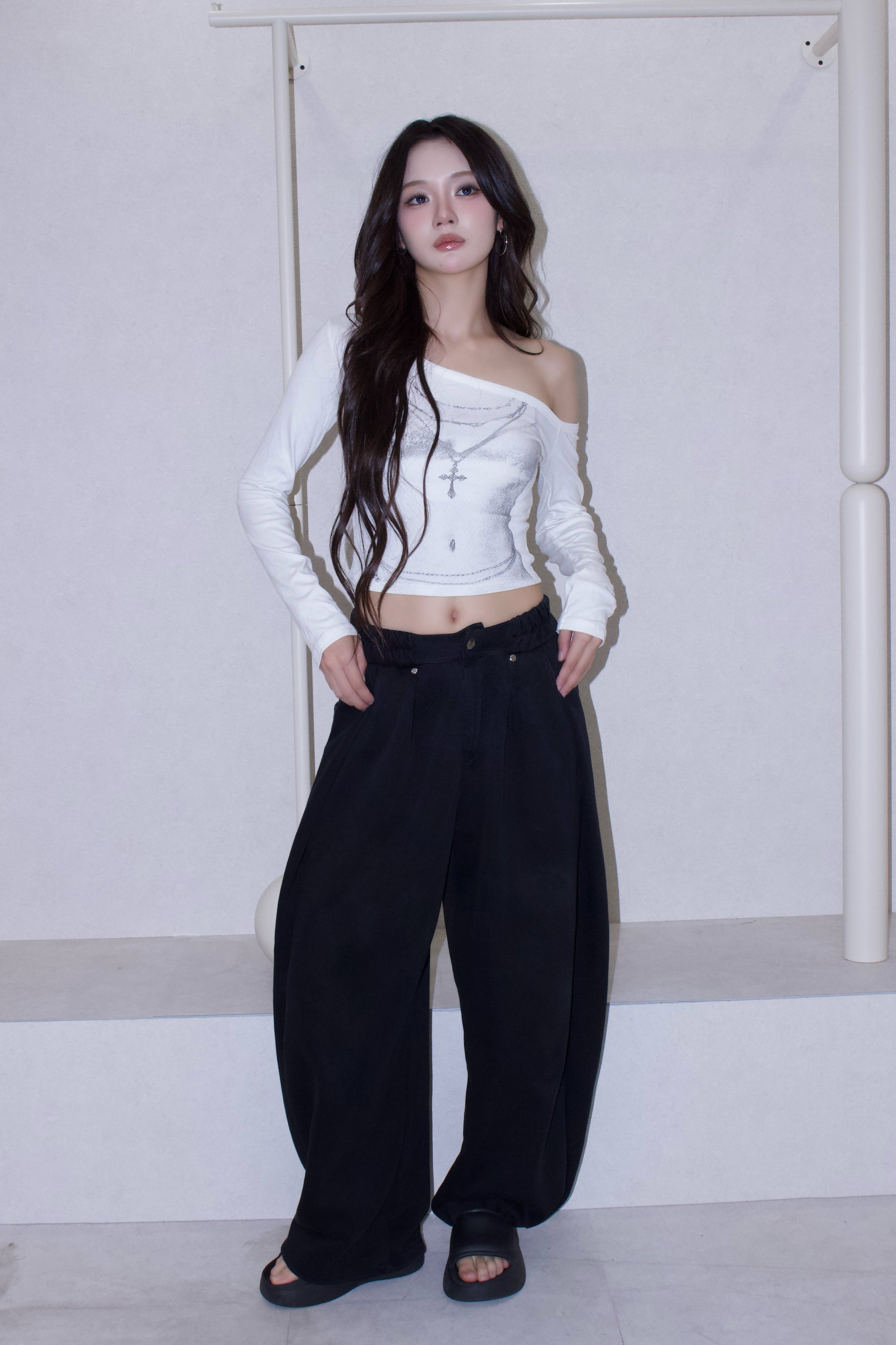 volume form pants.