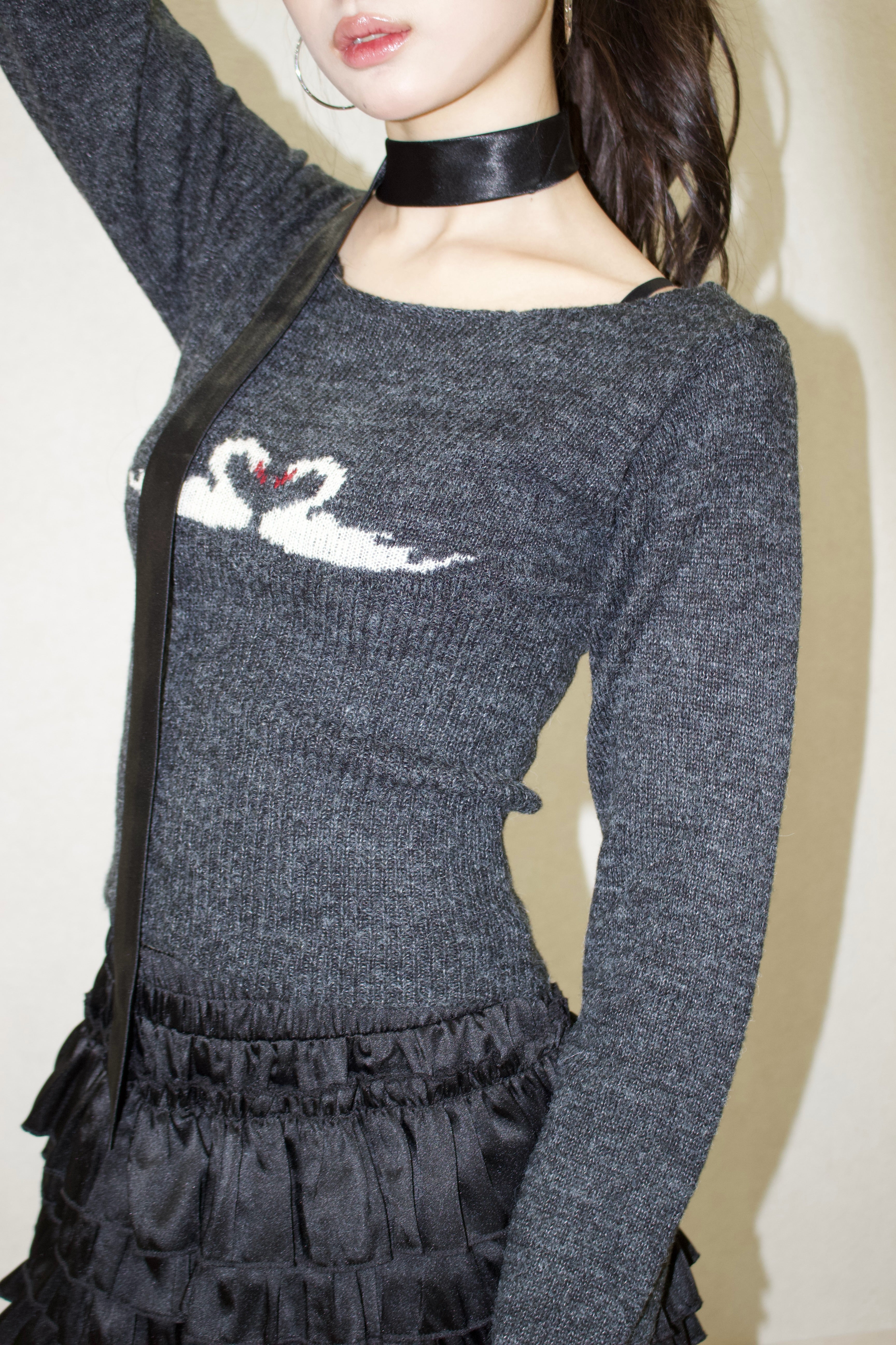 swan kiss tops.