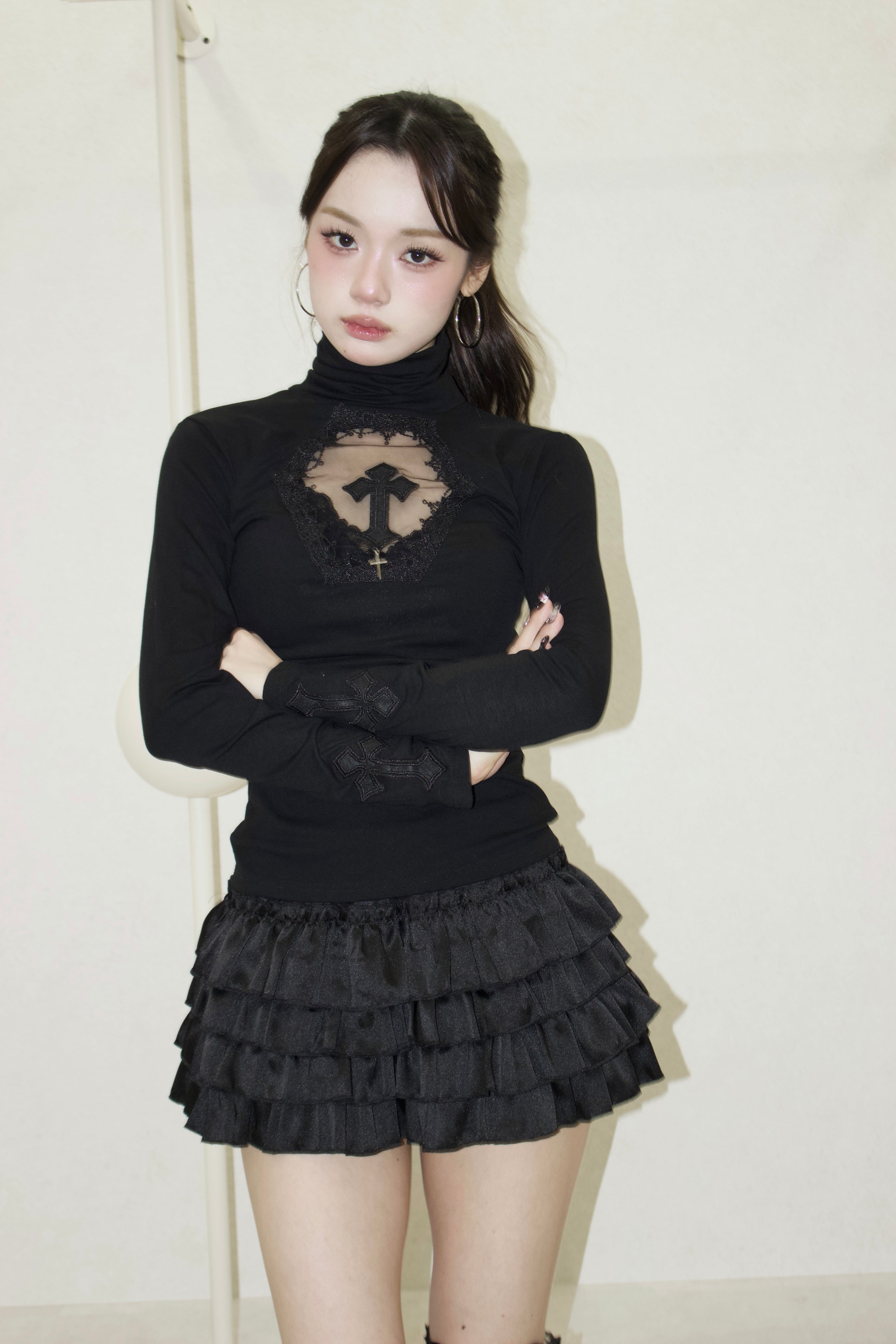 cross charm tops. – REINE NOIRE