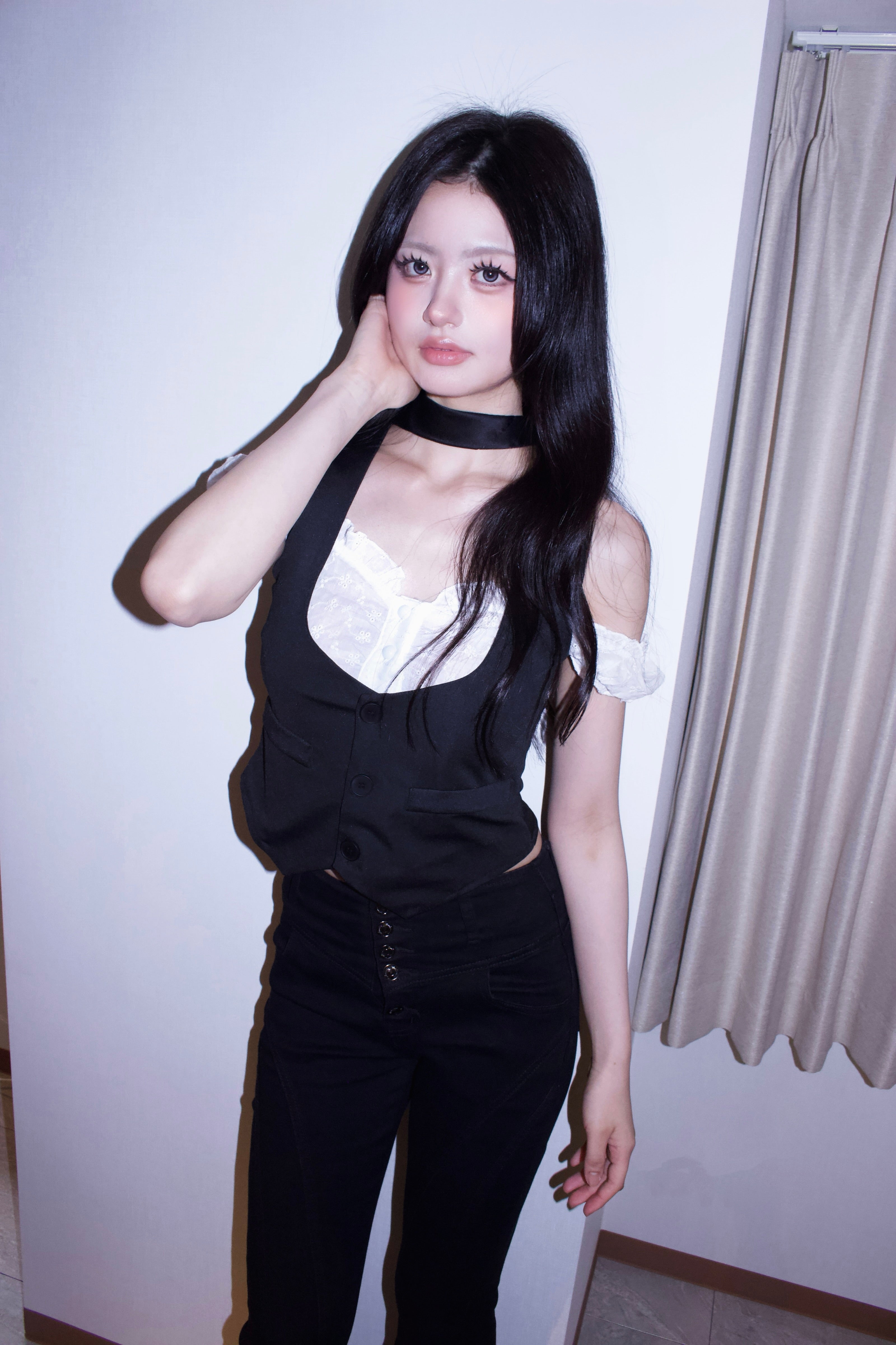 Sabrina melow tops.