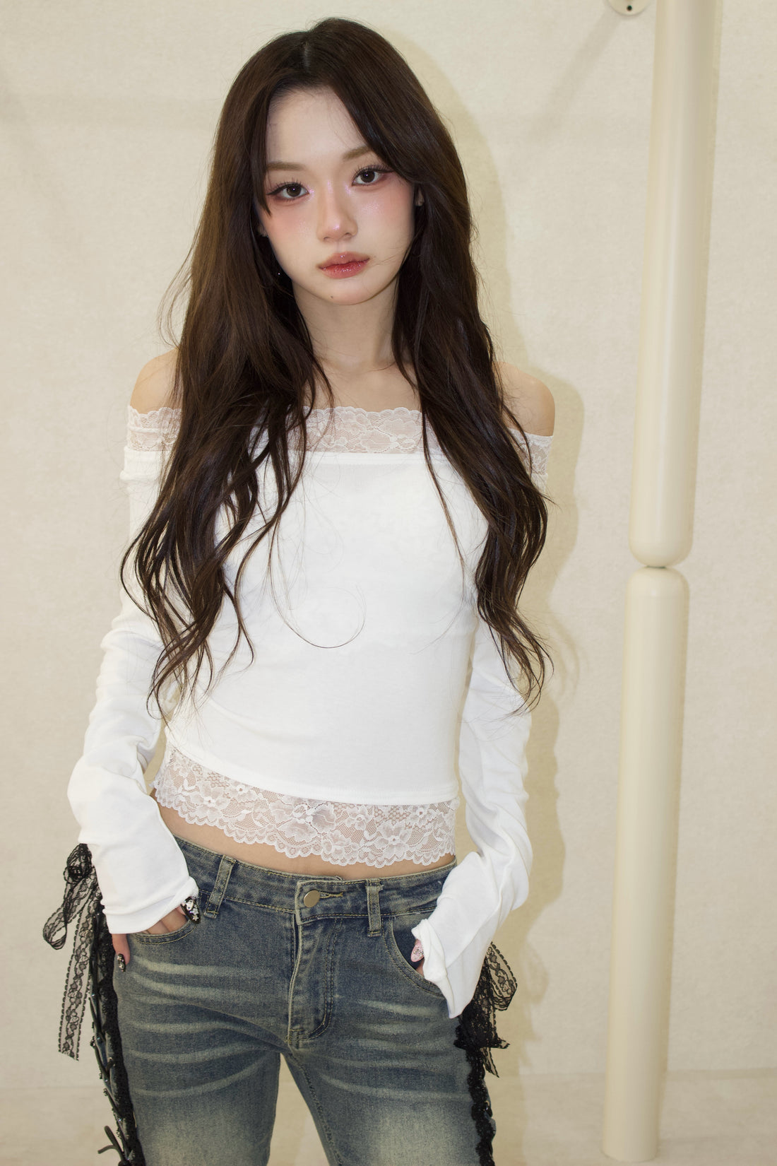 muse en lace off-shoulder.