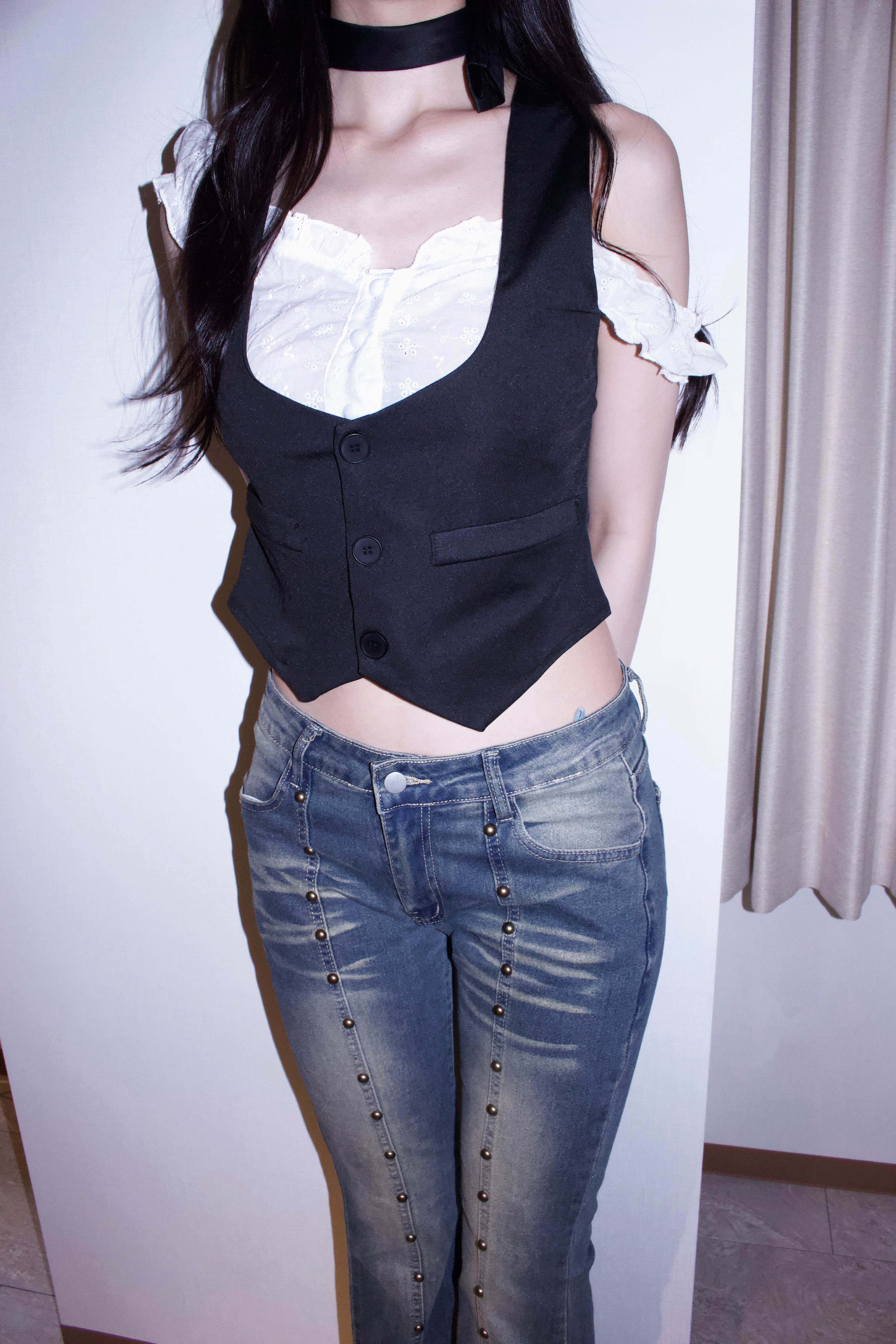 Sabrina melow tops.