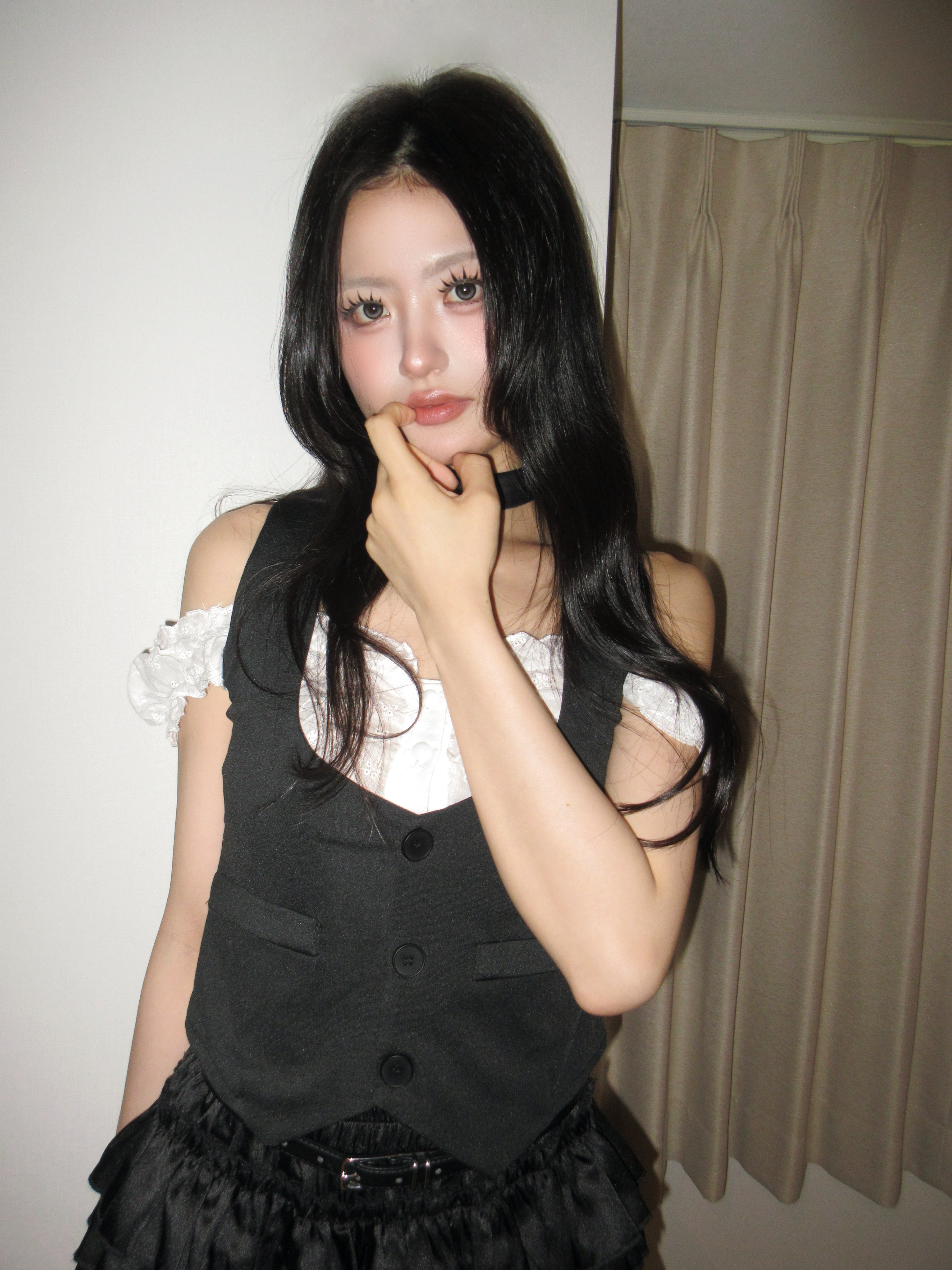 Sabrina melow tops.