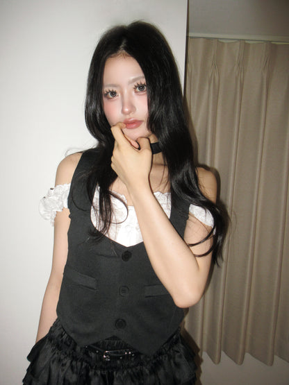 Sabrina melow tops.