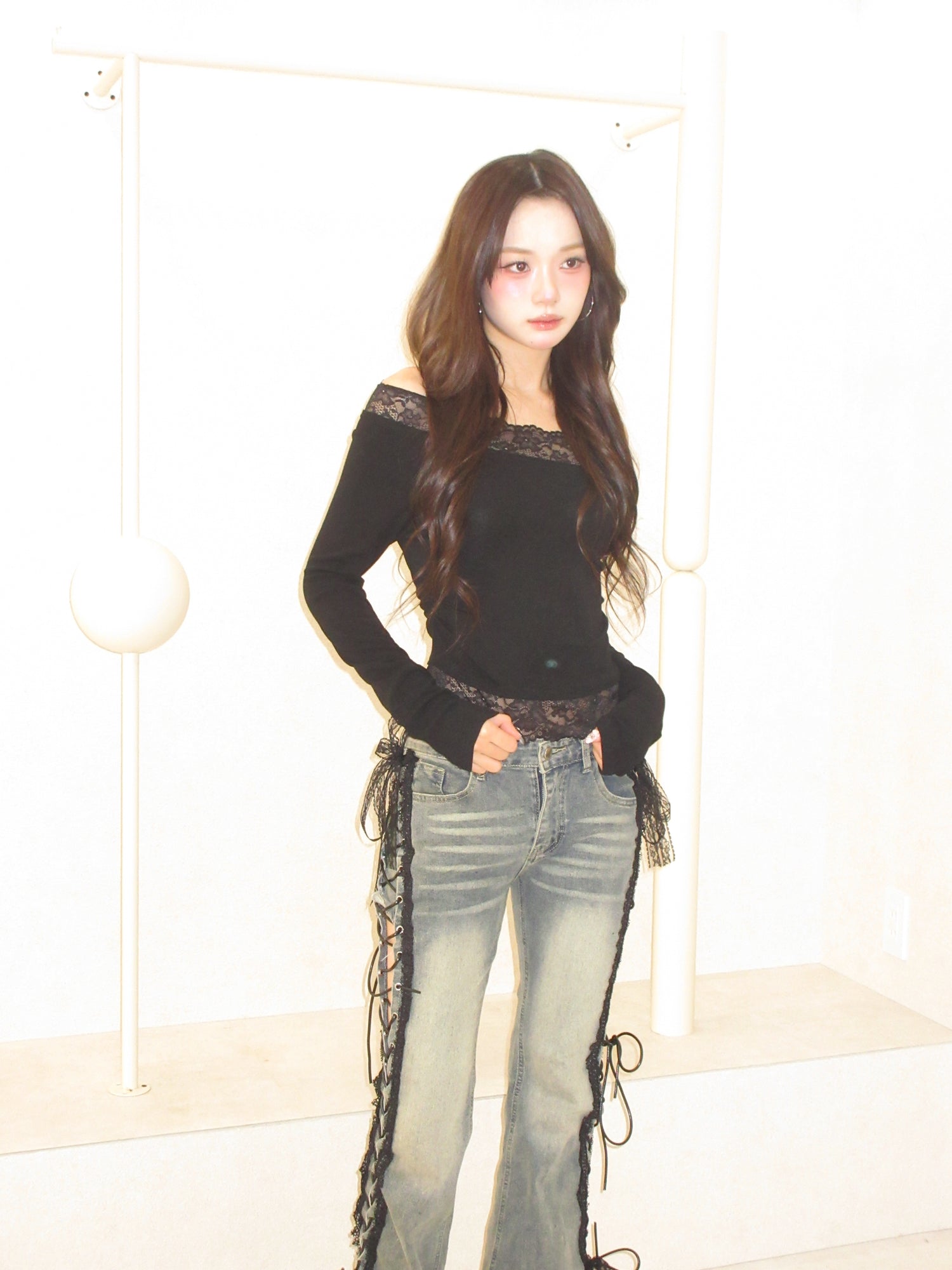 muse en lace off-shoulder.