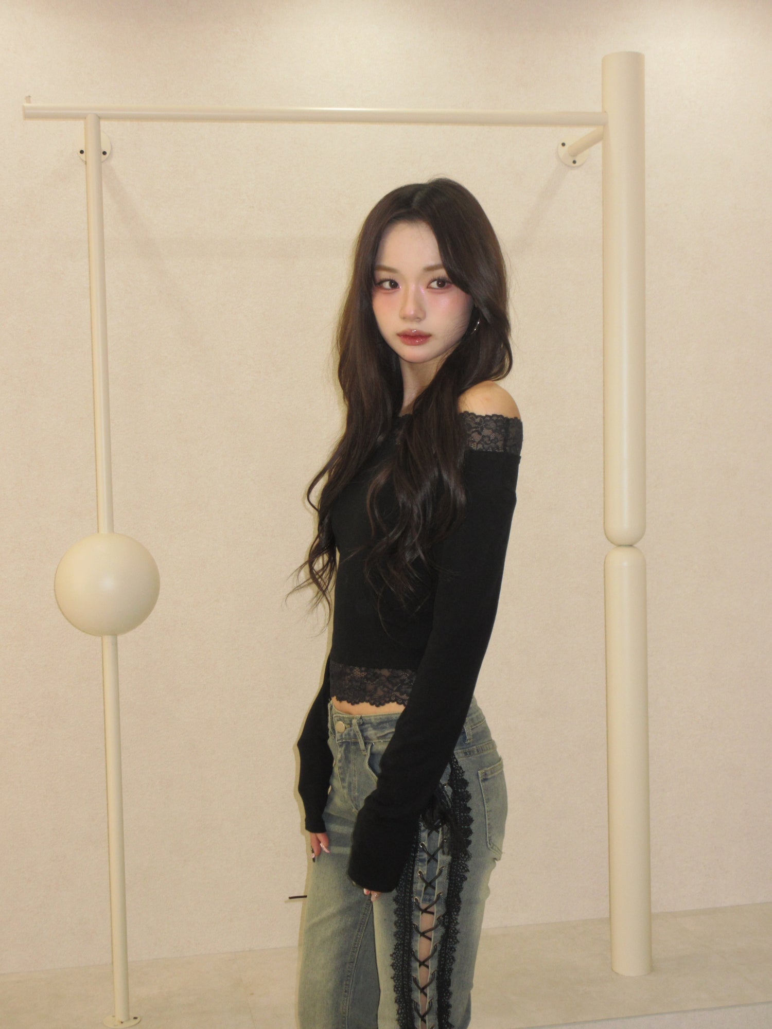 muse en lace off-shoulder.