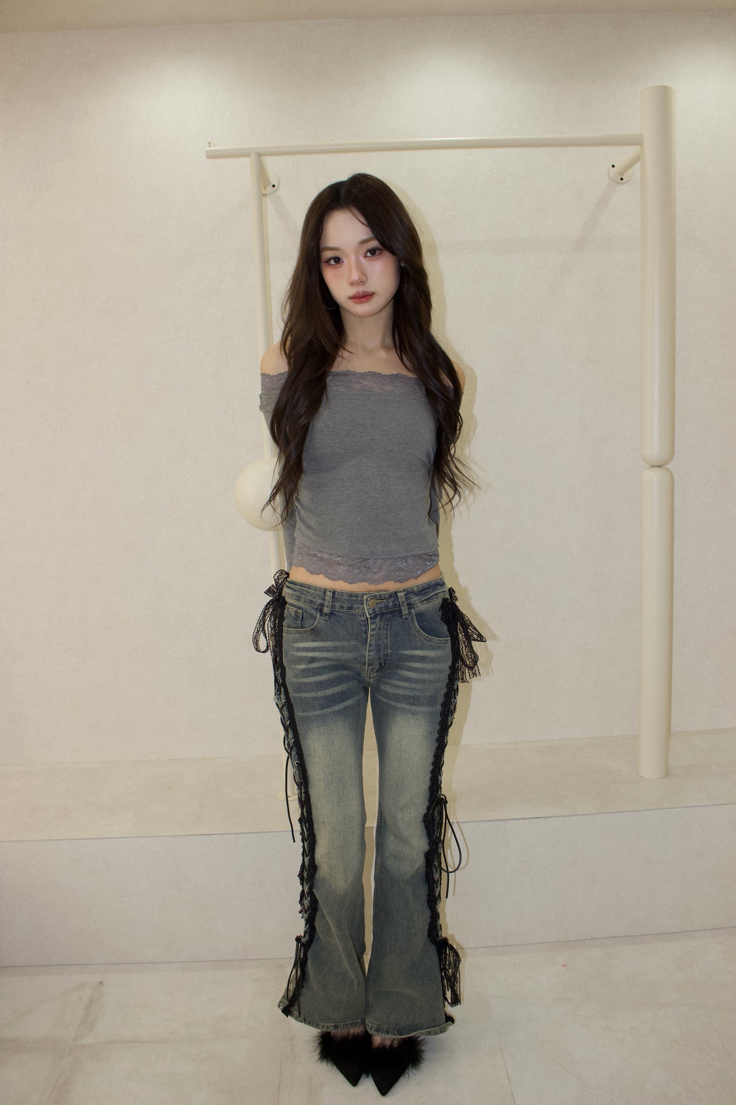 muse en lace off-shoulder.