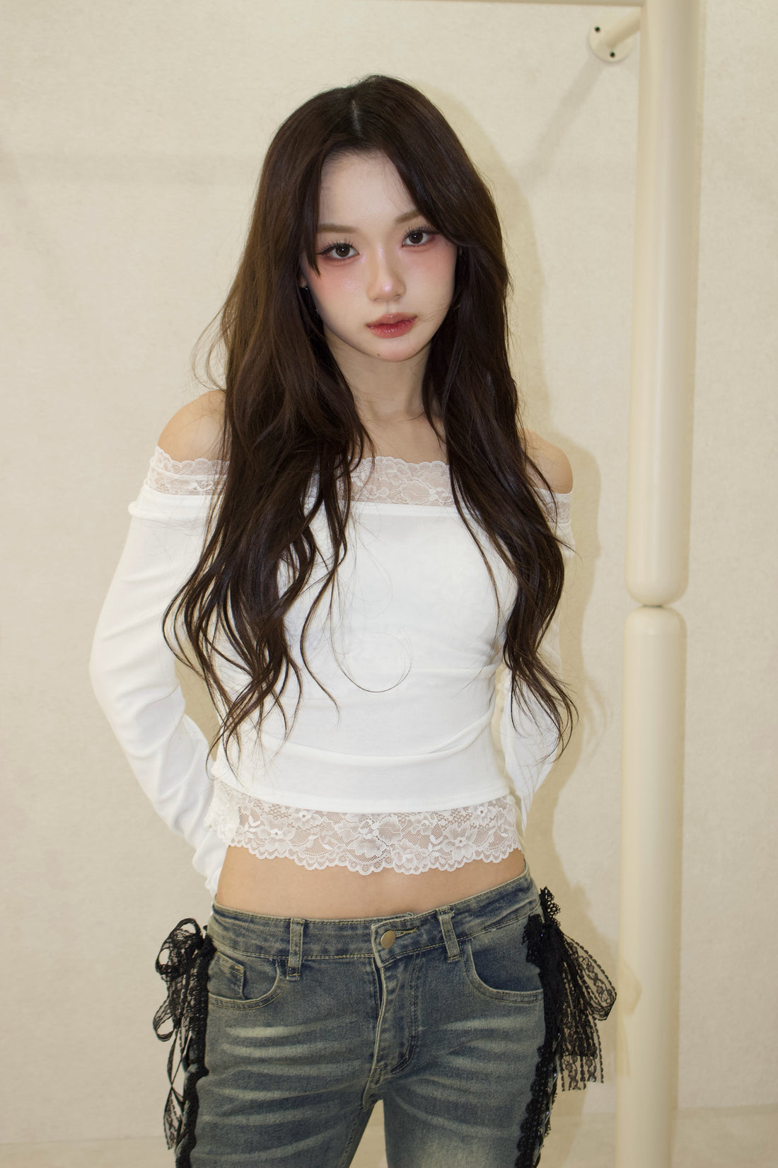 muse en lace off-shoulder.