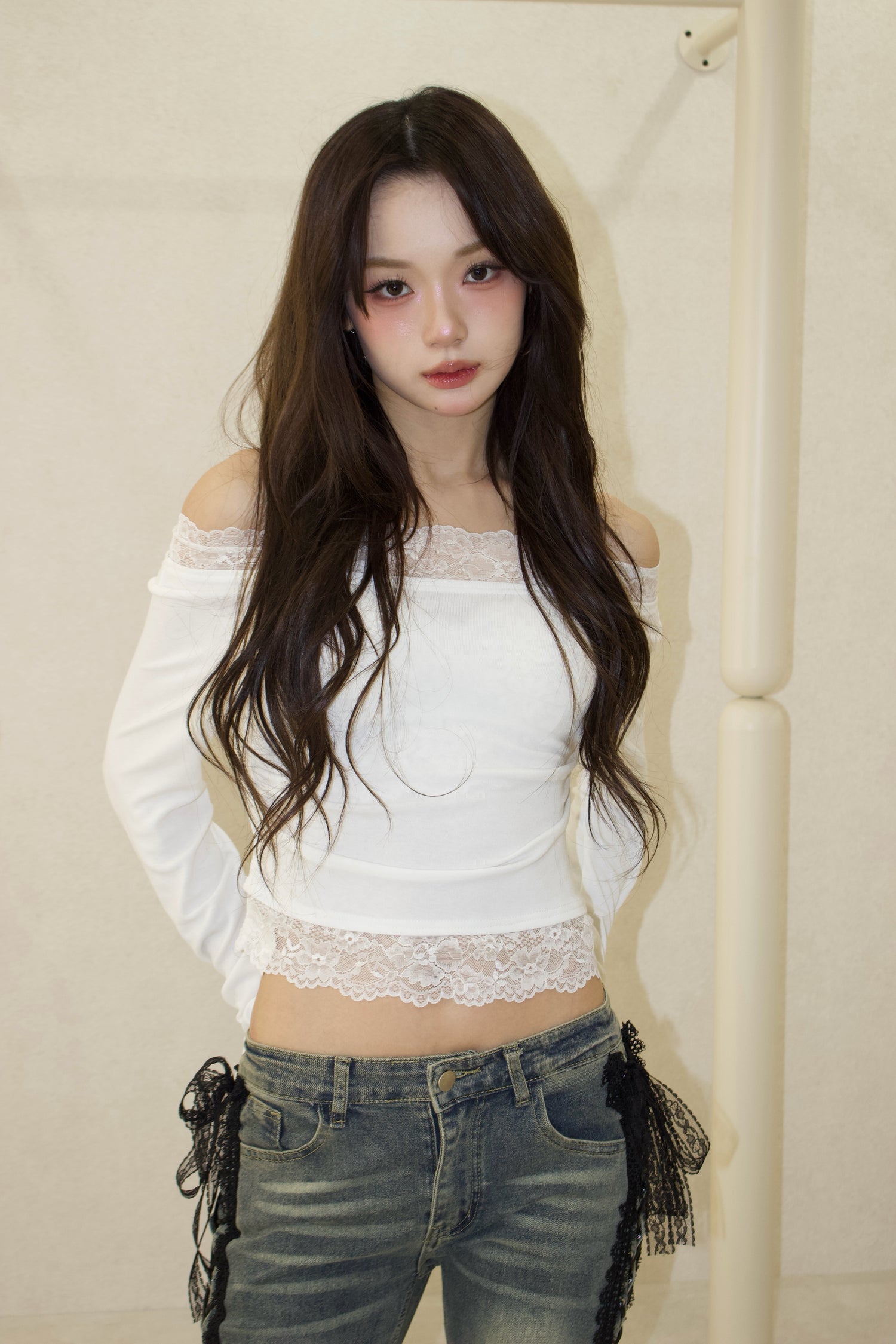 muse en lace off-shoulder.