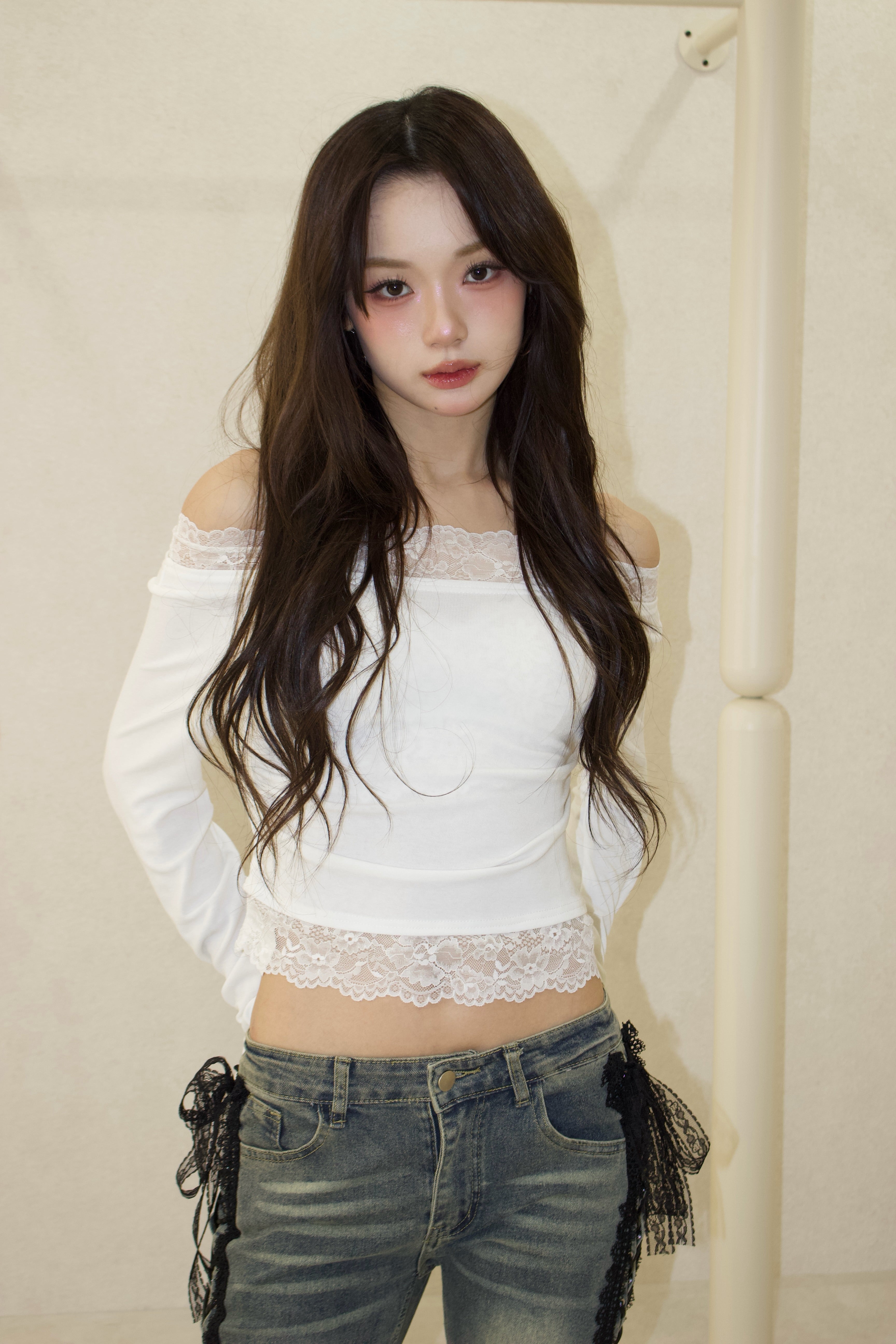 muse en lace off-shoulder.