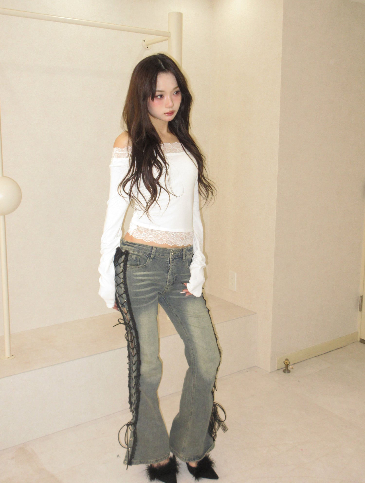 muse en lace off-shoulder.