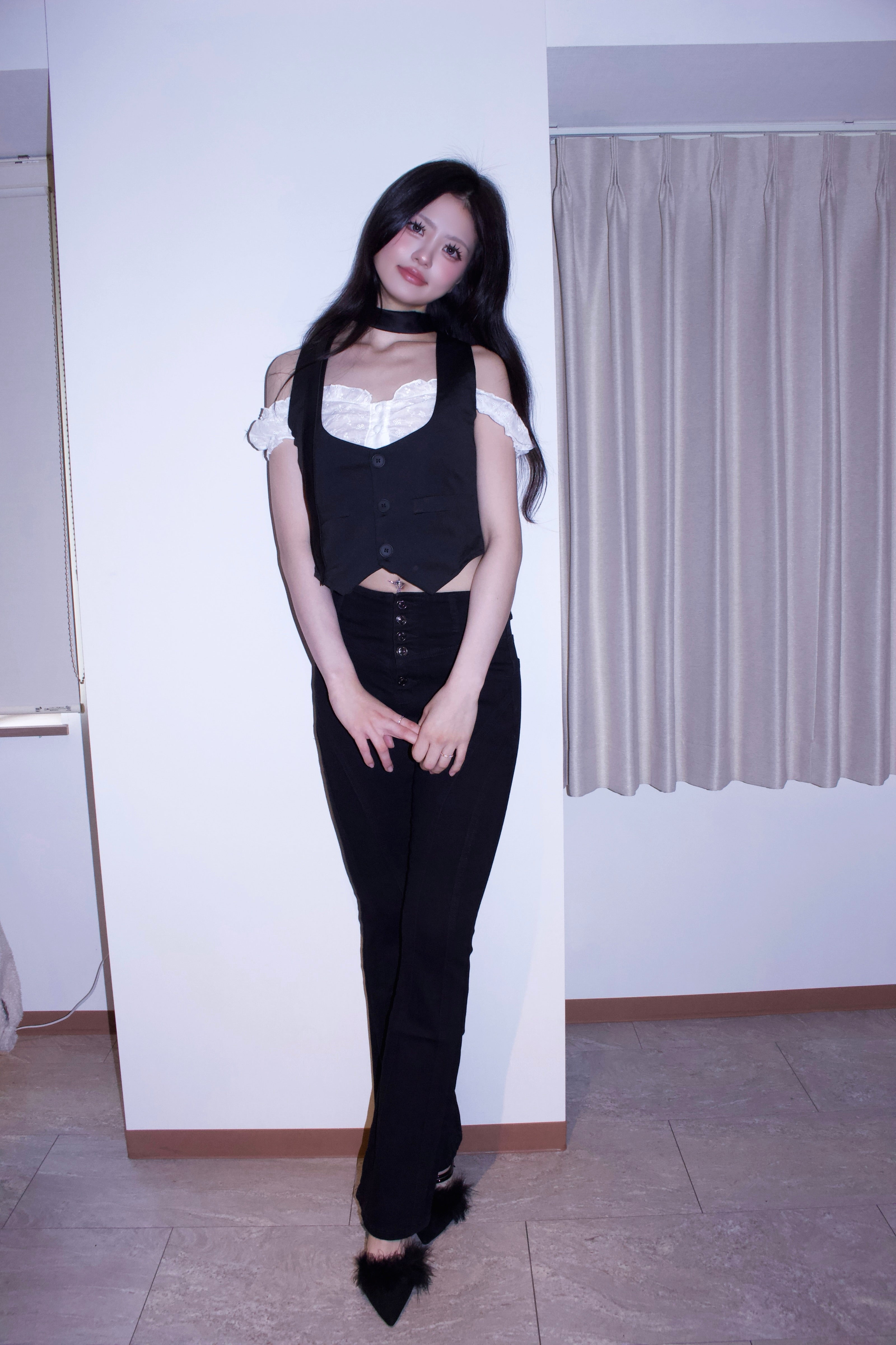 Sabrina melow tops.