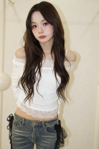 muse en lace off-shoulder.