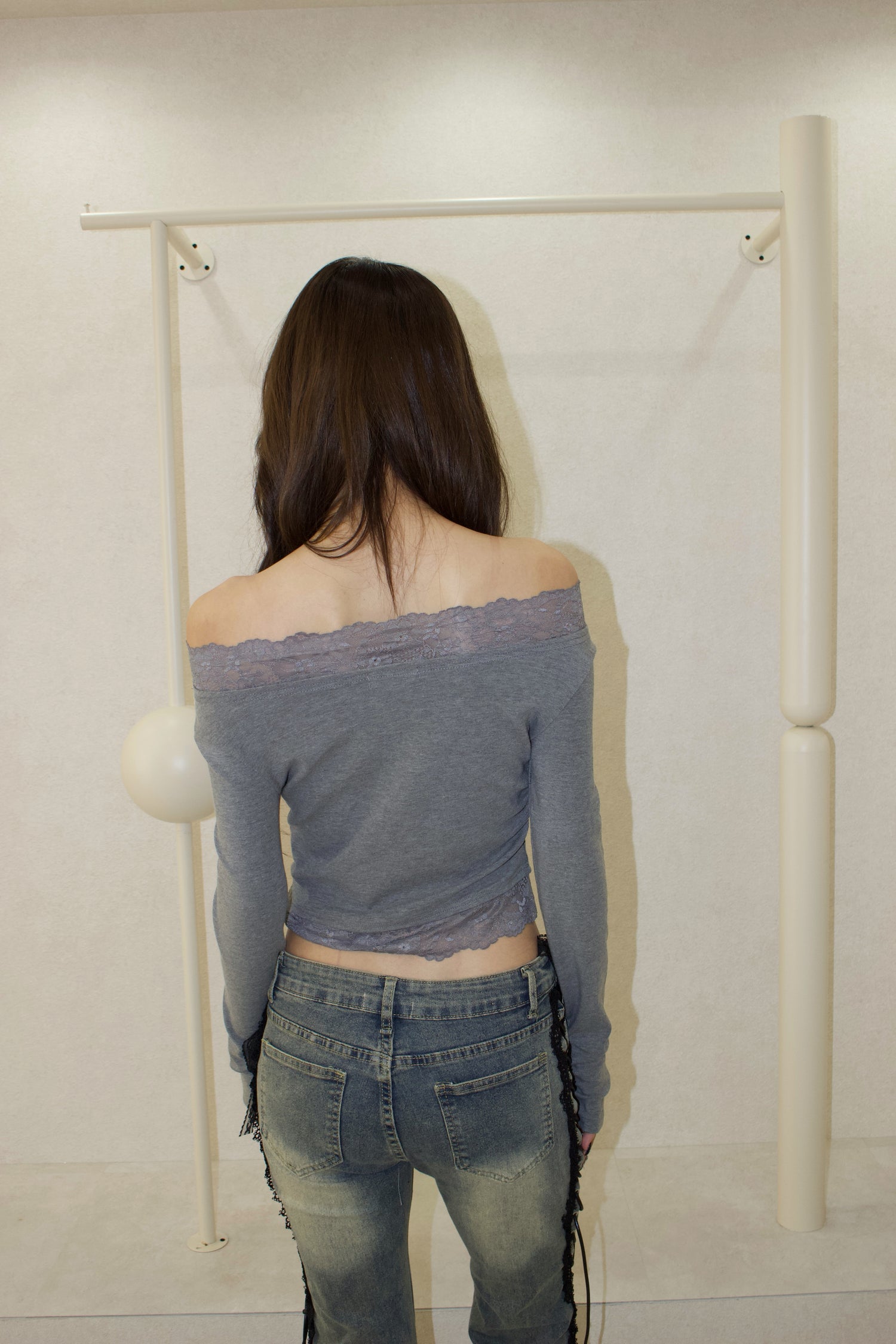 muse en lace off-shoulder.