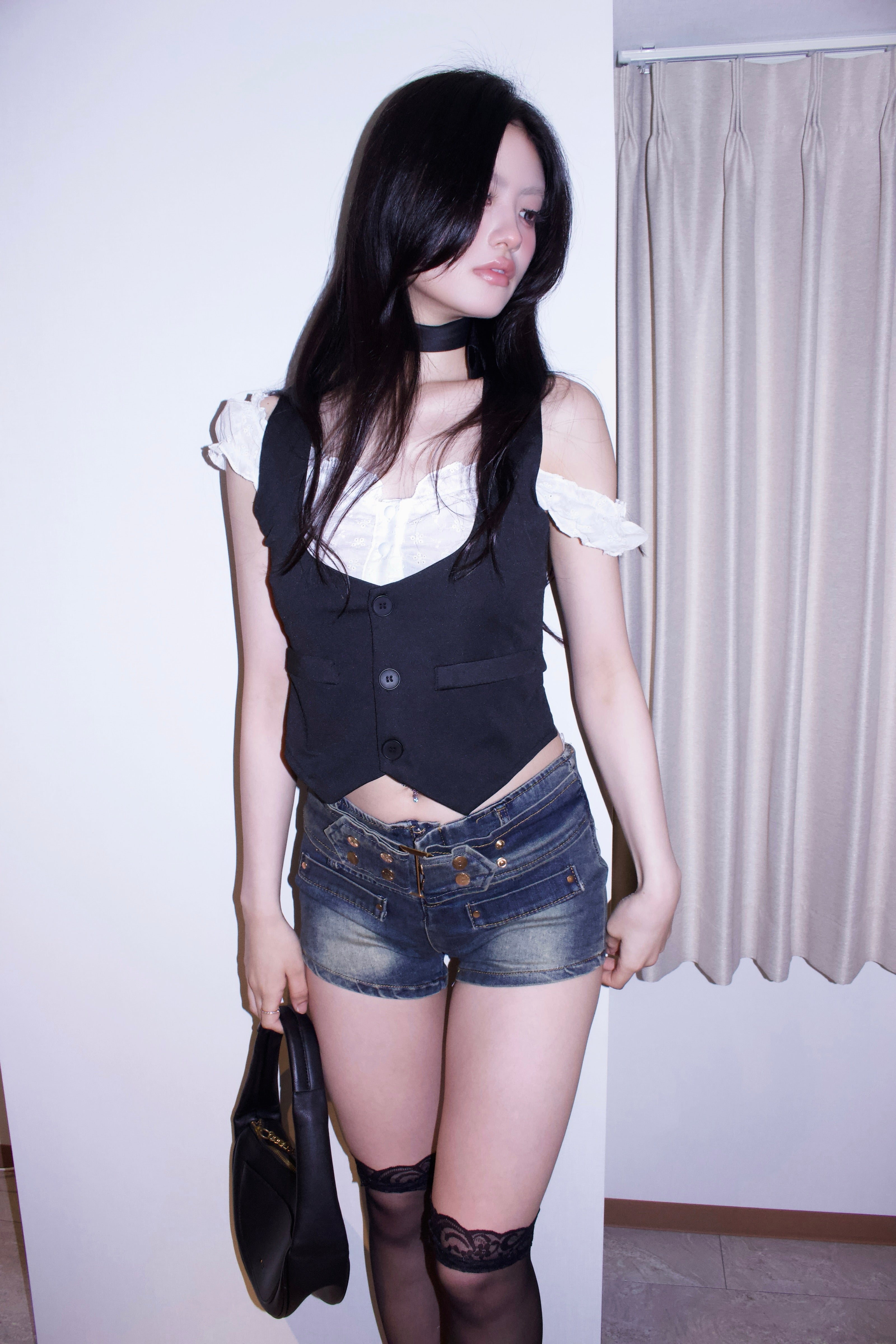 Sabrina melow tops.