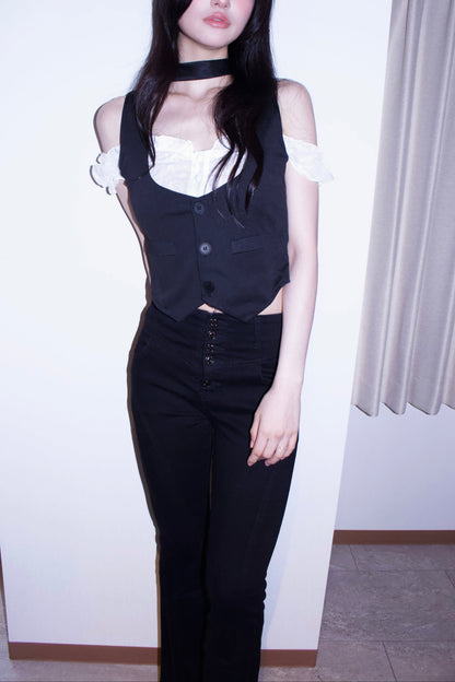 Sabrina melow tops.