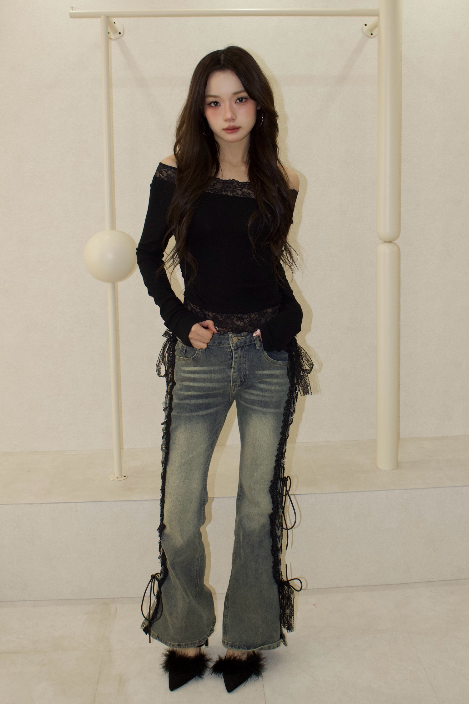 muse en lace off-shoulder.