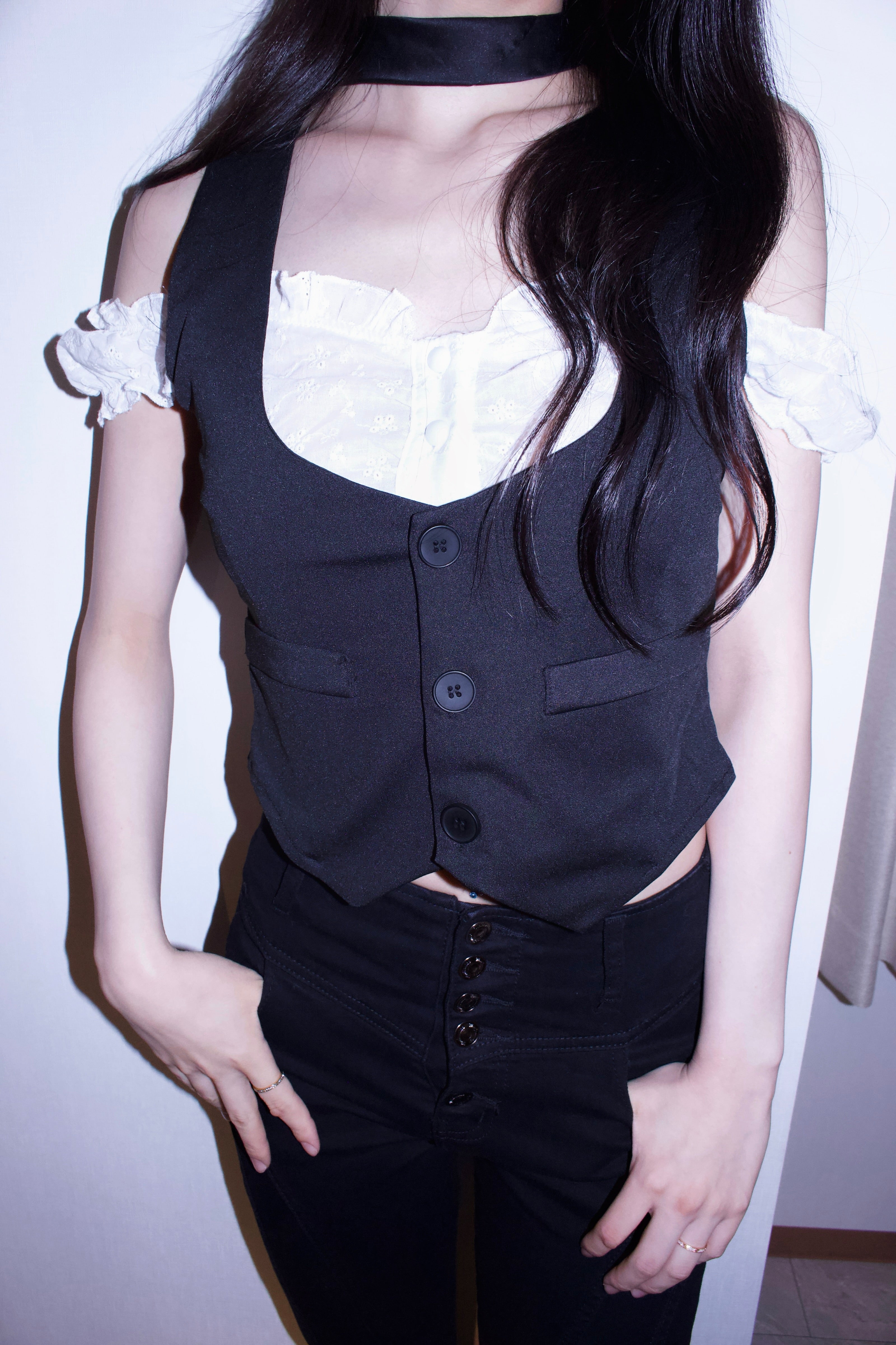 Sabrina melow tops.