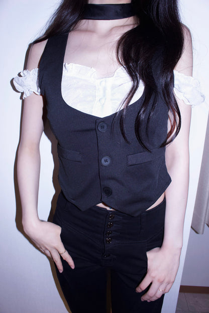 Sabrina melow tops.