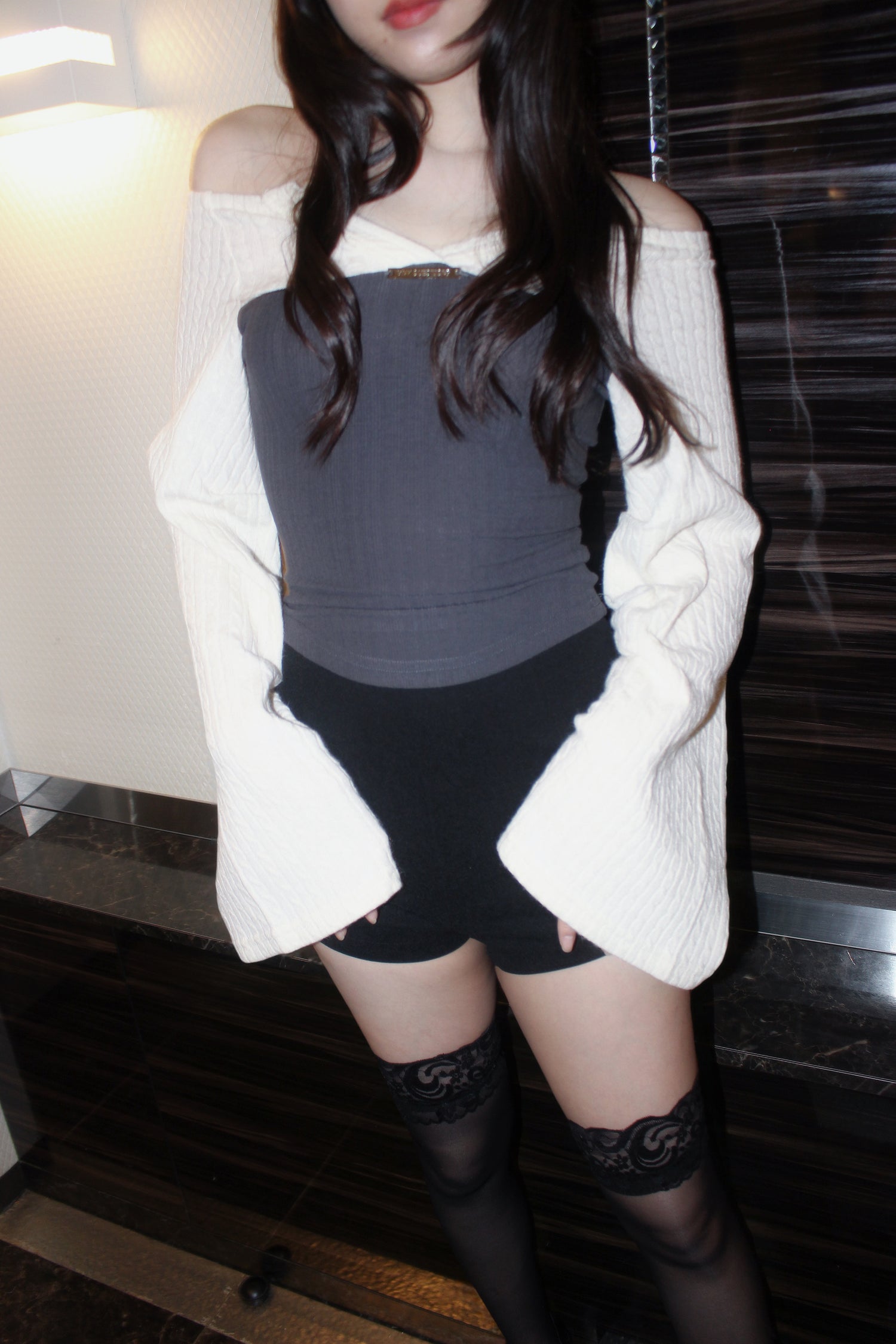 Twist Mood Off-Shoulder.