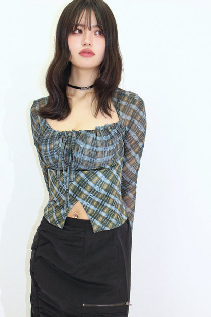 checked belly blouse.