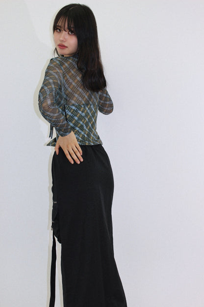checked belly blouse.