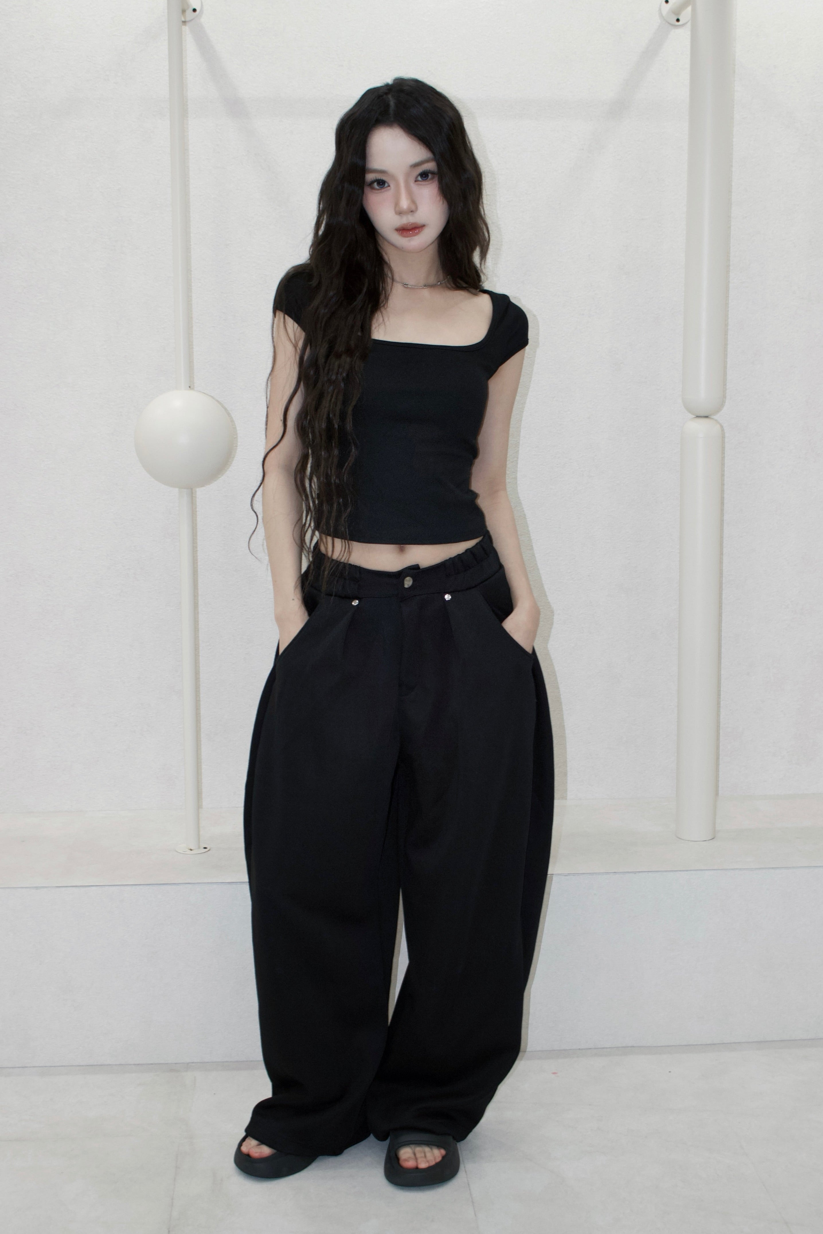 volume form pants.