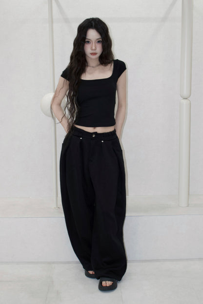 volume form pants.