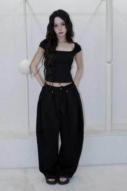 volume form pants.