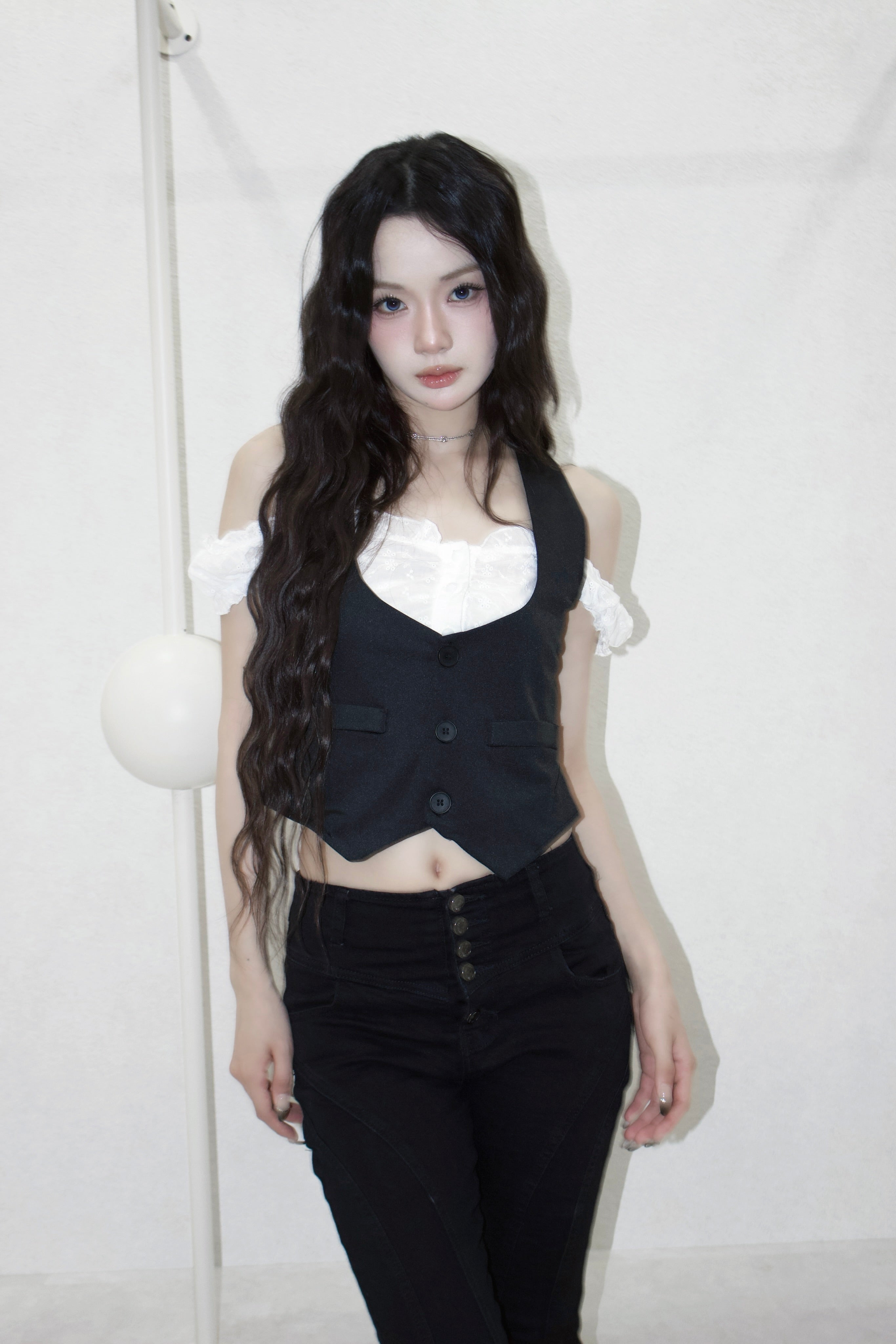 Sabrina melow tops.