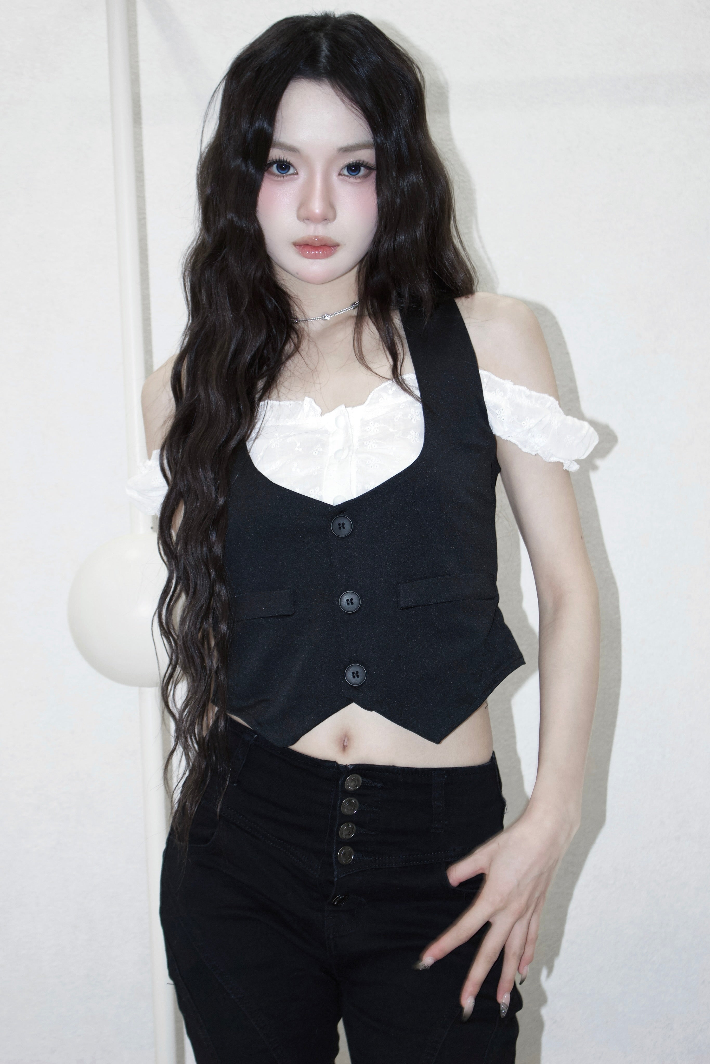 Sabrina melow tops.